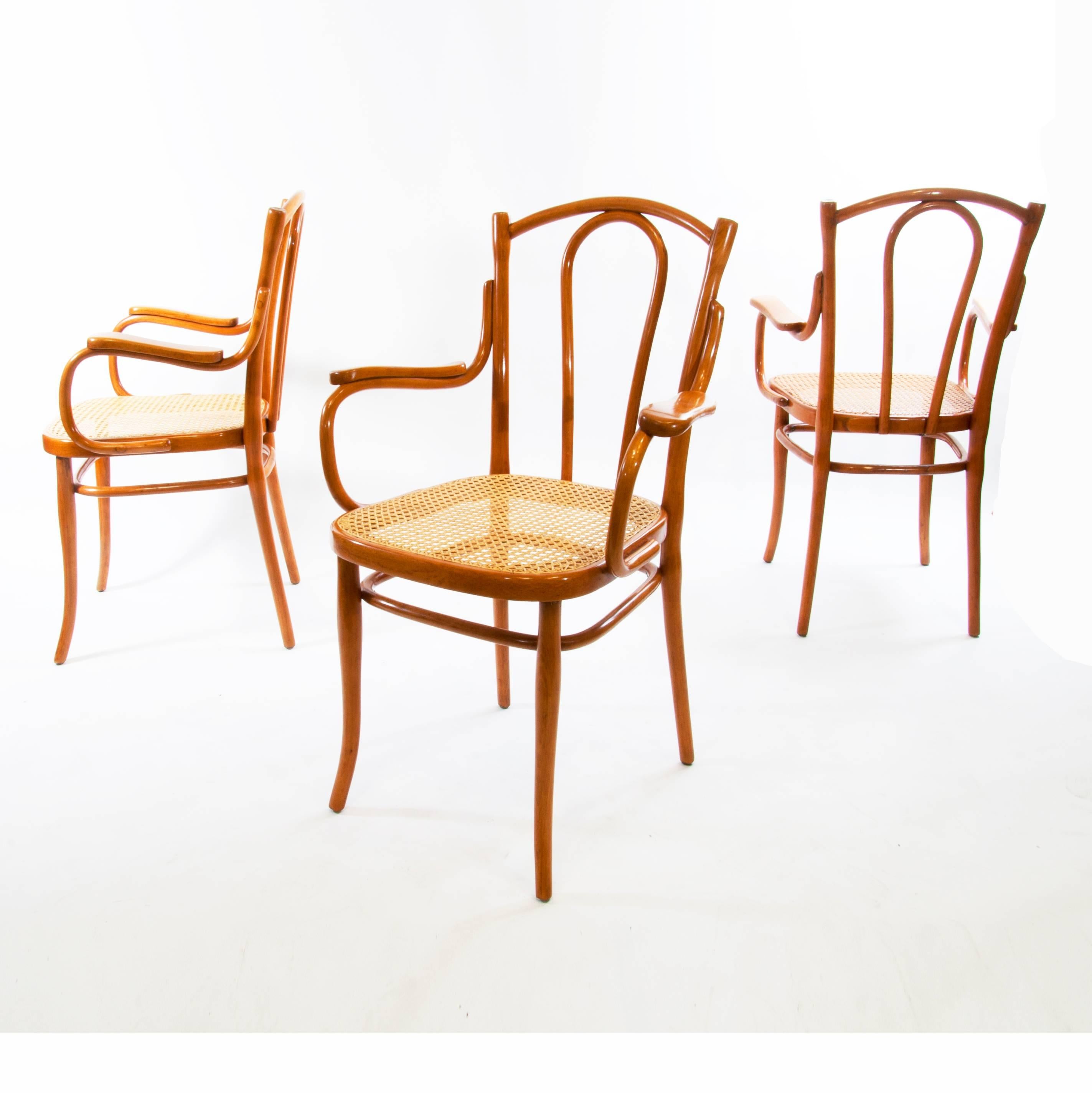 Antique Thonet bentwood armchair fauteuil No. 56 F designed 1885, manufactured 1925.
Very rare and antique Thonet chair, which was produced between 1910-1929 and was designed in 1885 by the Gebruder Thonet.

The company Thonet was founded by