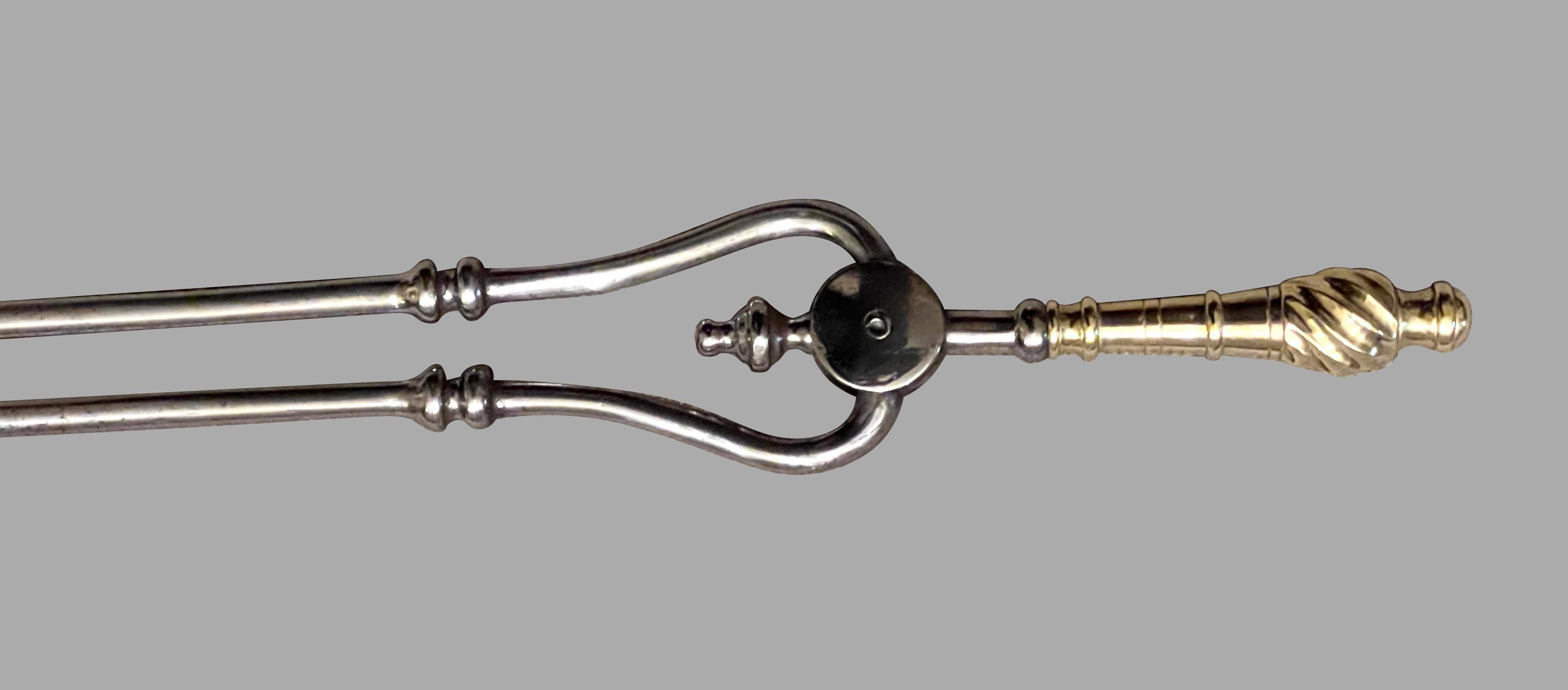 Un set di 3 attrezzi da fuoco in ottone e acciaio del periodo vittoriano inglese in vendita 2