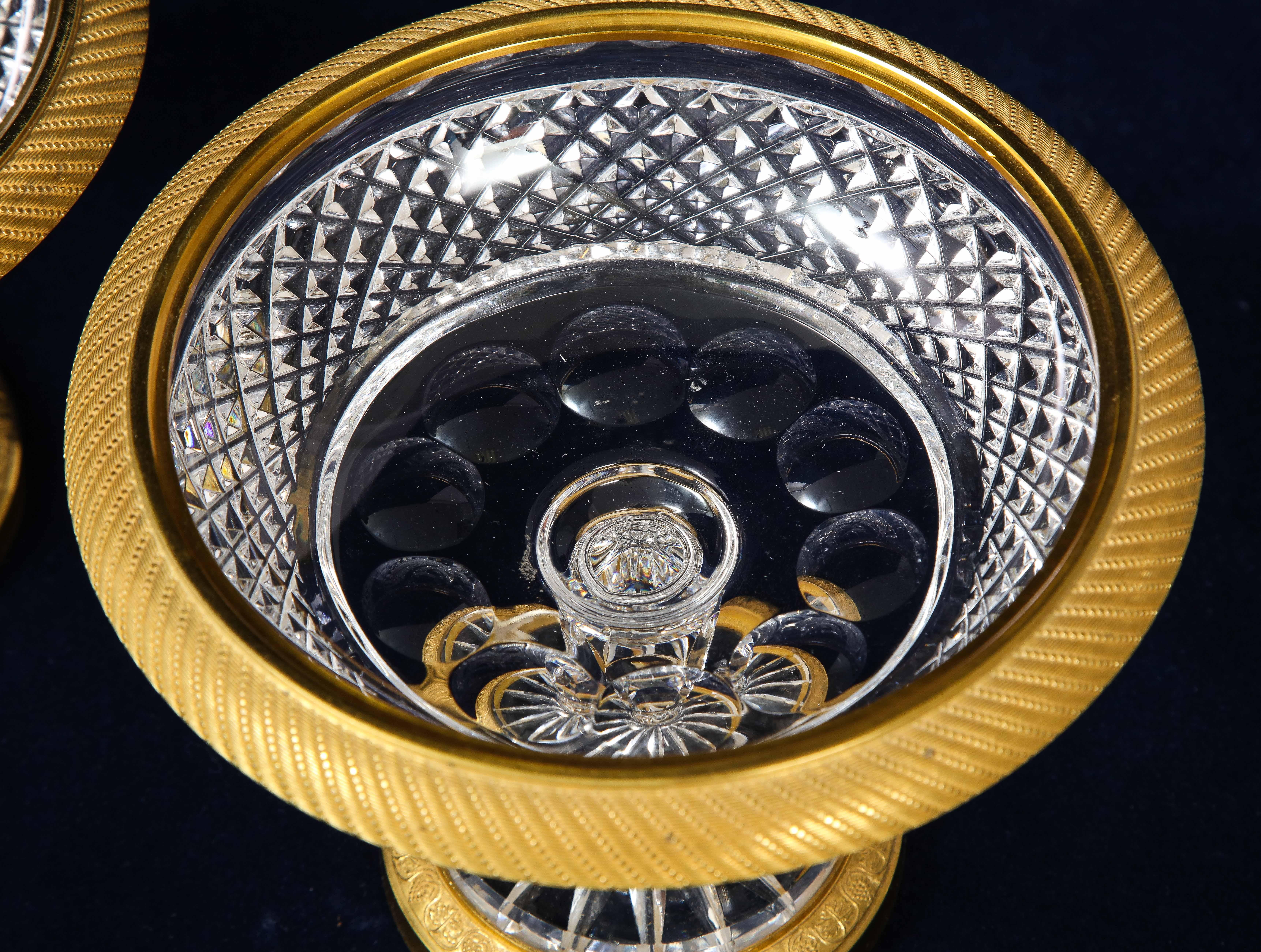 Ensemble de 3 bols à bonbons en cristal de Baccarat montés sur bronze doré français en vente 10