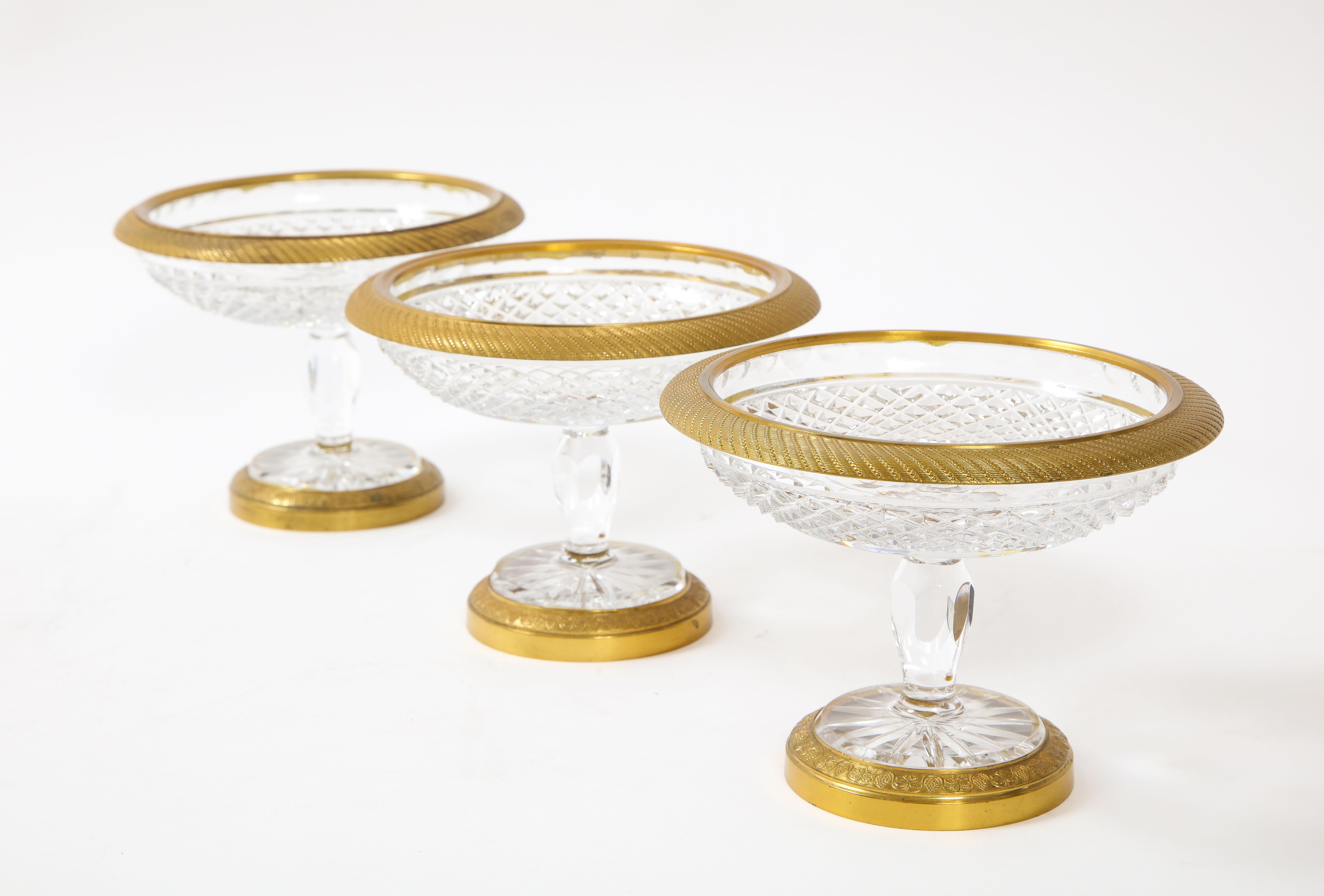 Louis XVI Ensemble de 3 bols à bonbons en cristal de Baccarat montés sur bronze doré français en vente