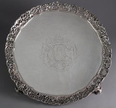 Ensemble de 3 plateaux à sauvers ou plateaux en argent George III, Londres 1762 par Richard Rugg