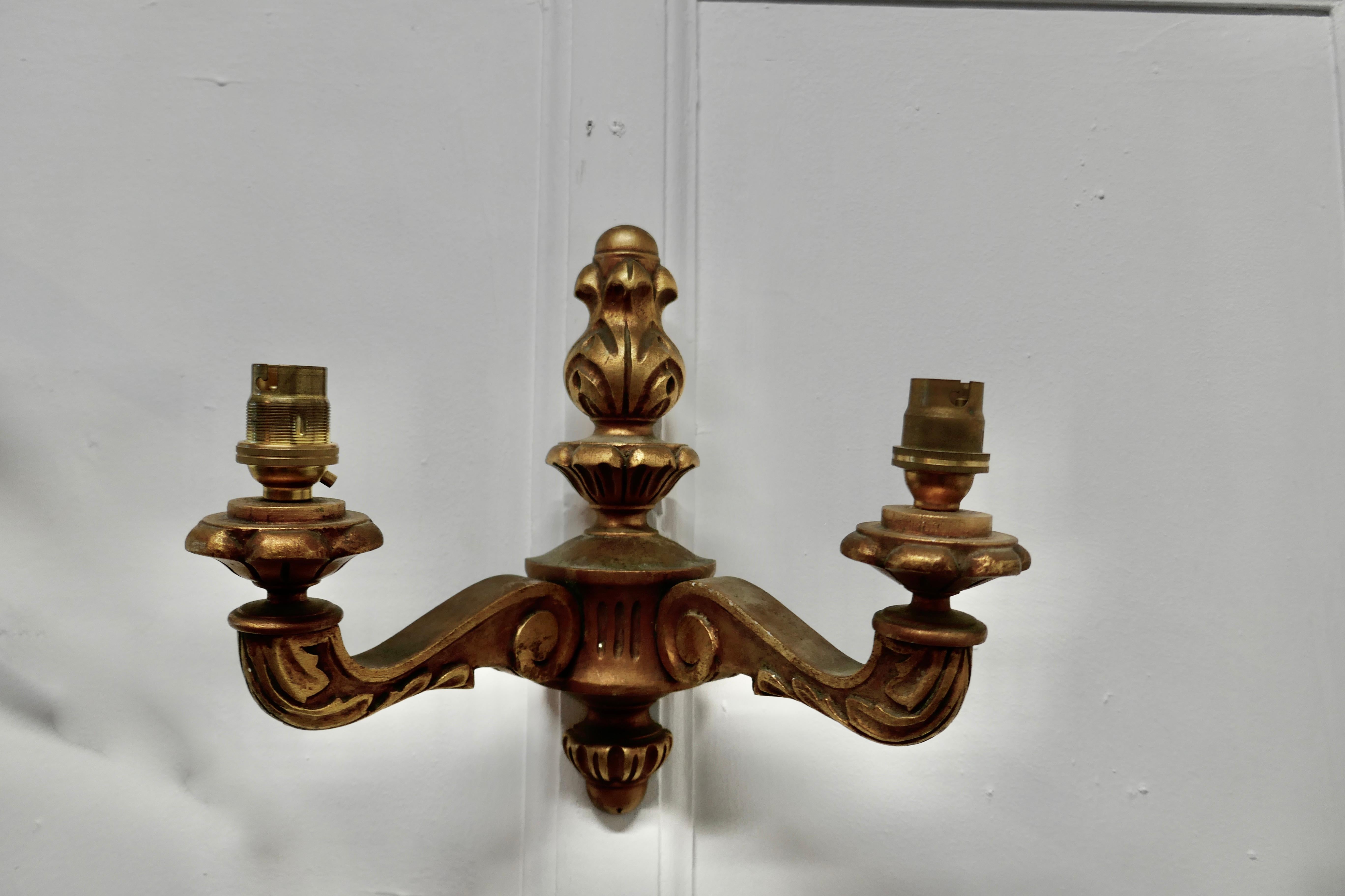 Set of 3 Giltwood Carved Twin Wall Lights For Sale 5