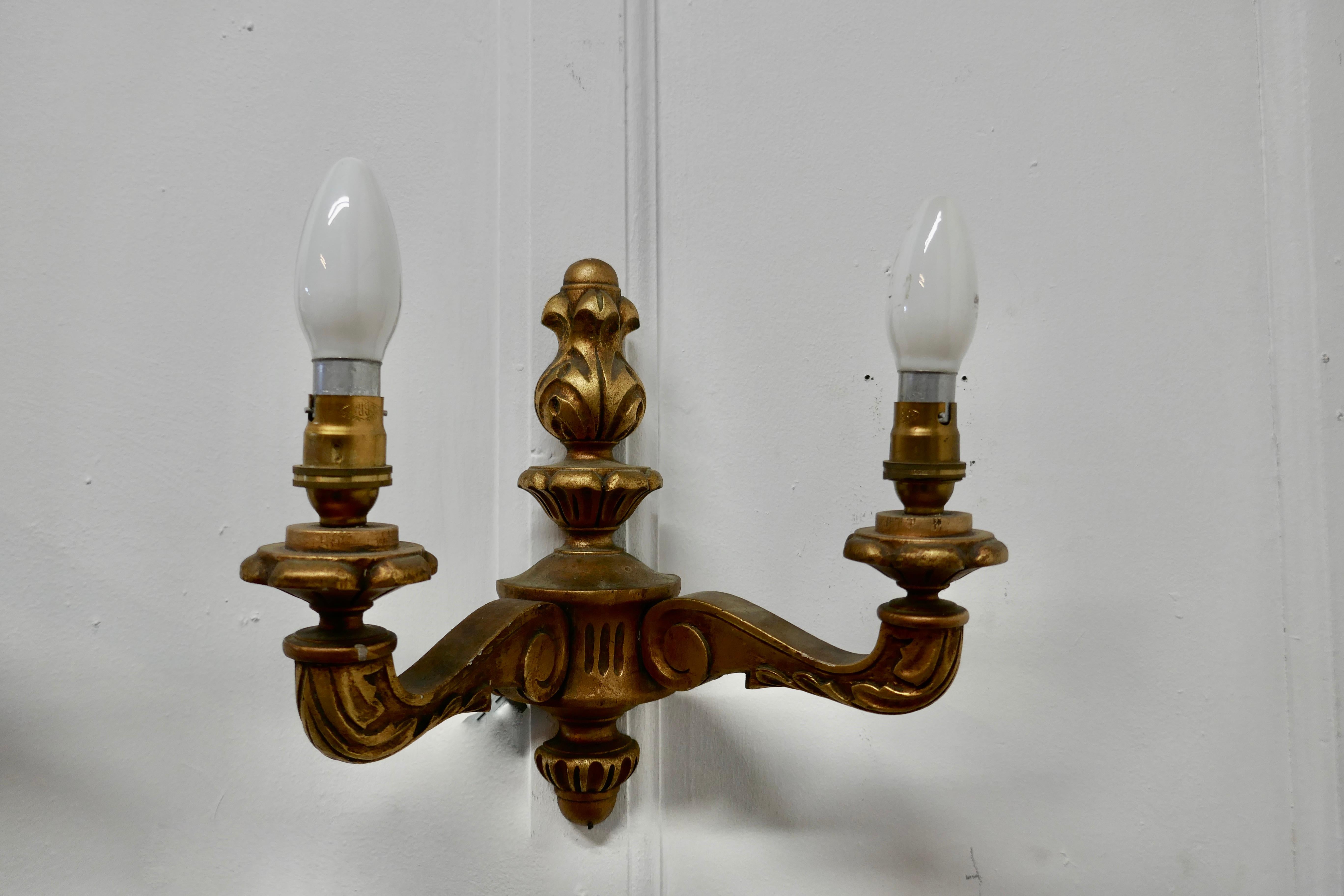 Set of 3 Giltwood Carved Twin Wall Lights For Sale 4