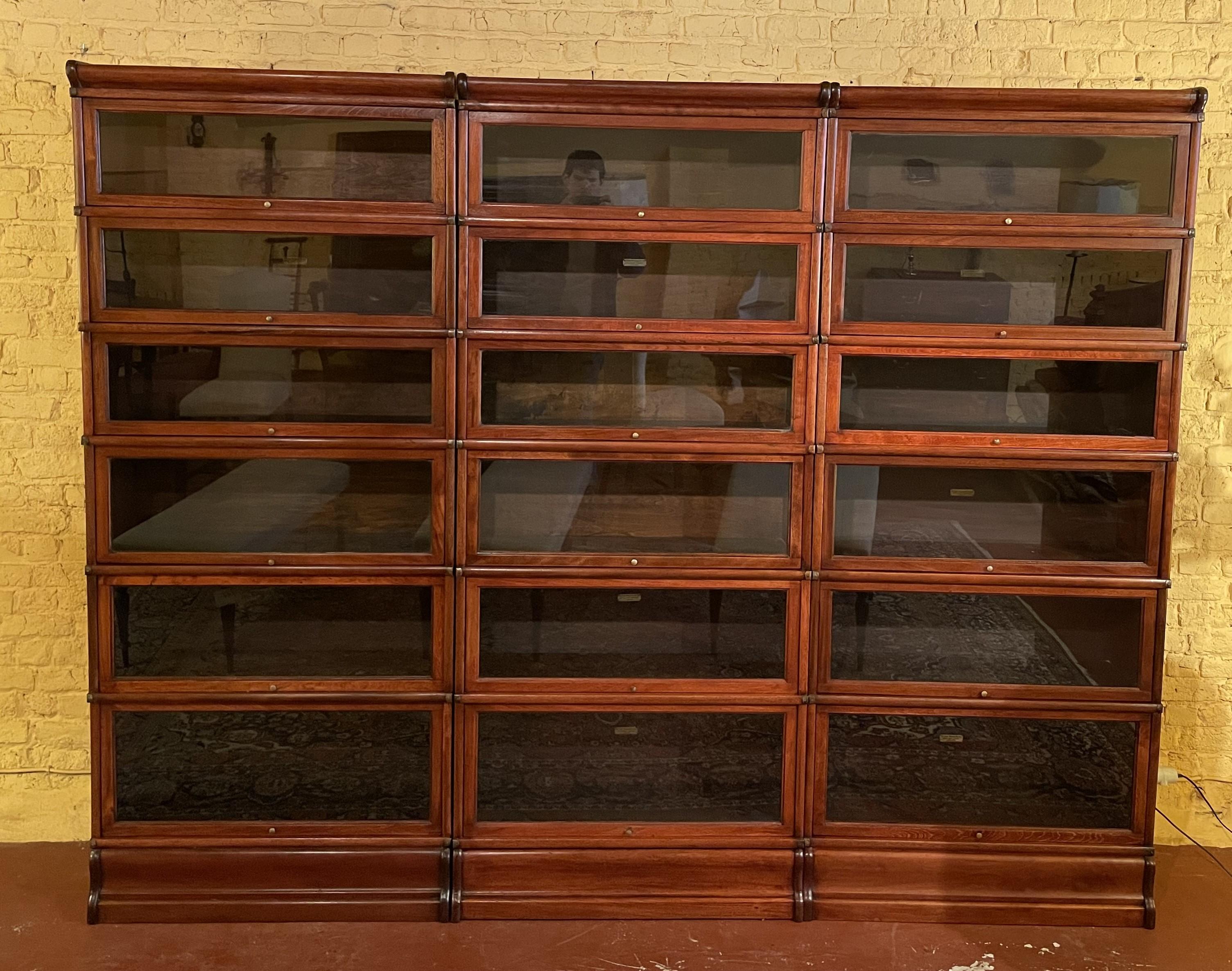 Elegant set of three large Globe Wernicke London mahogany bookcases from the end of the 19th century - Early 20th century from England

The three bookcases are made up of 6 elements. It is rare to find such a beautiful set that looks stunning when