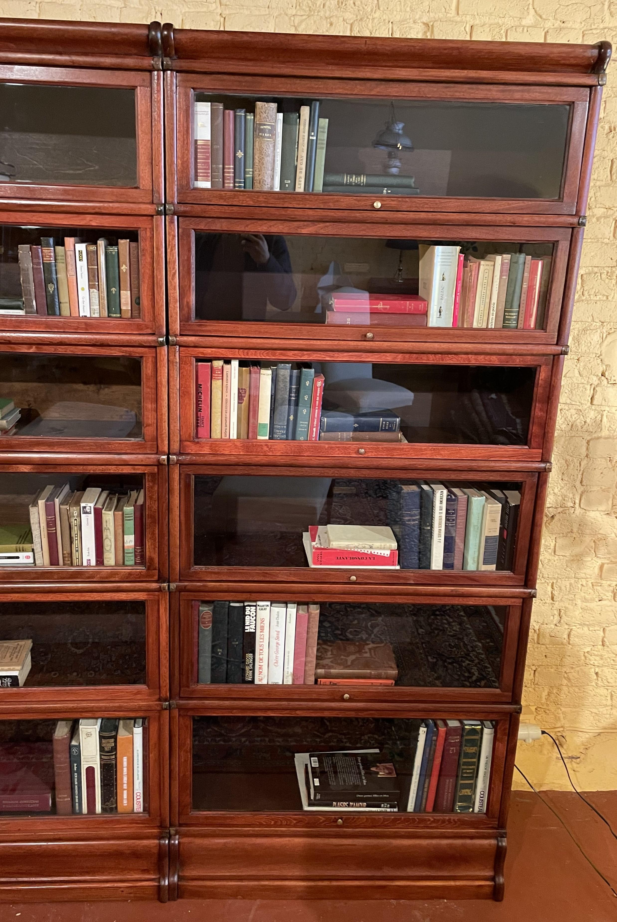 A Set Of 3 Globe Wernicke Bookcase In Mahogany From The 19th Century In Good Condition For Sale In Brussels, Brussels