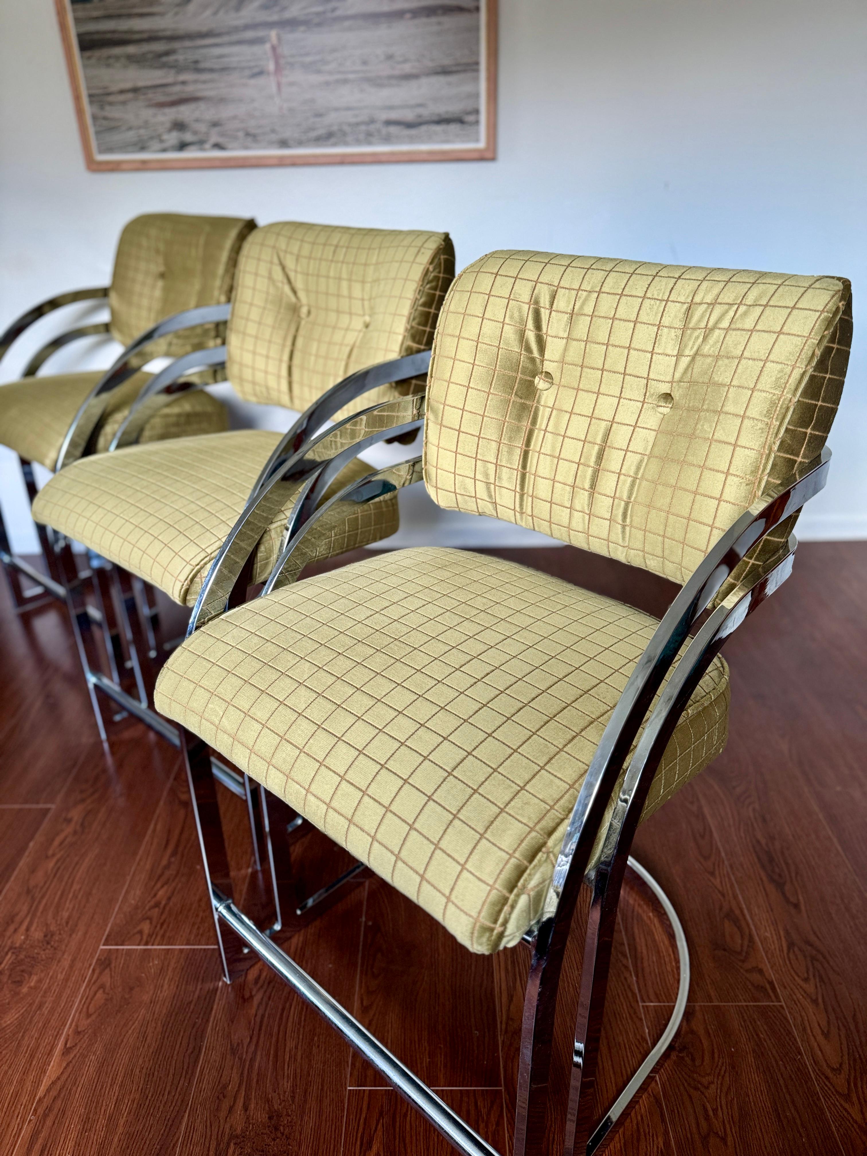 A set of 3 mid century modern counter stools in style of Milo Baughman, 1970s 3