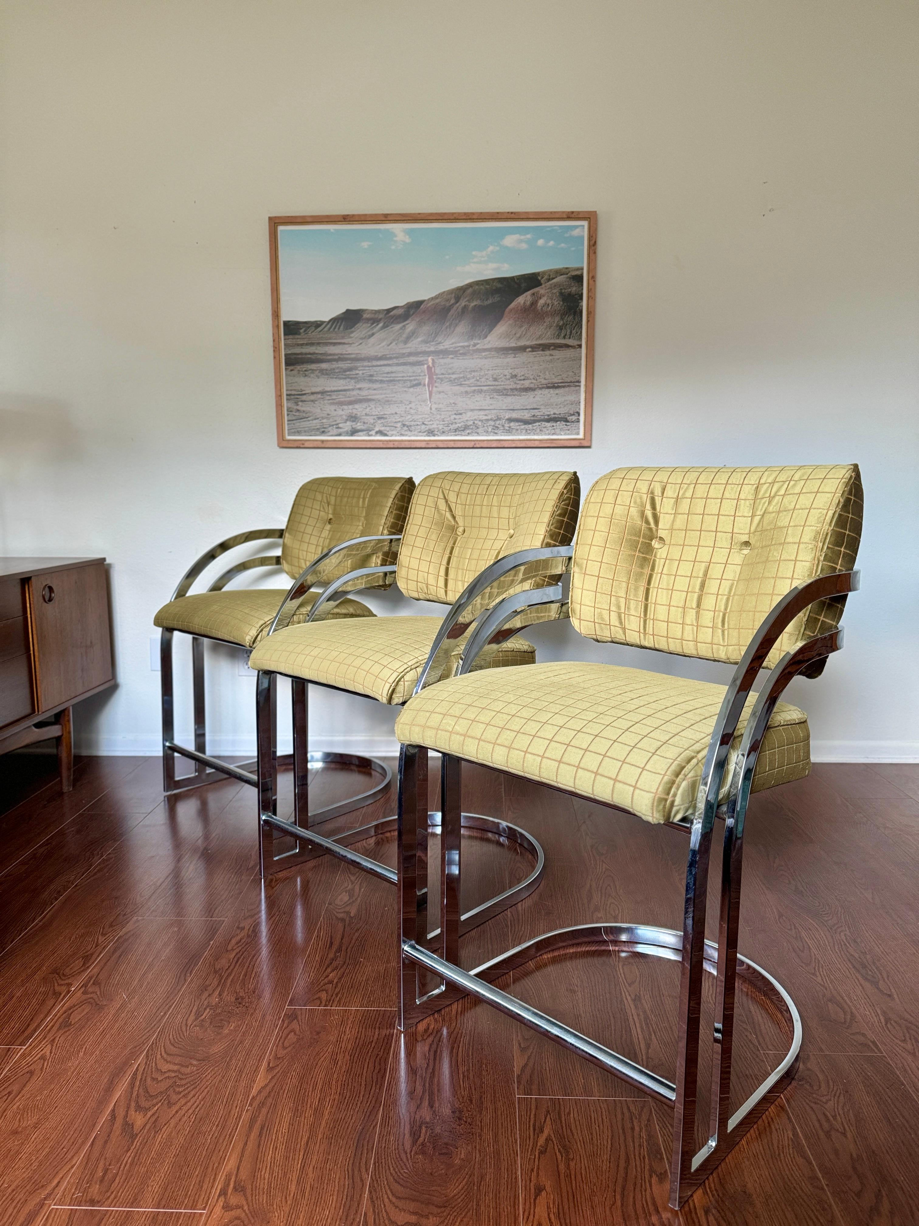 A set of 3 mid century modern counter stools in style of Milo Baughman, 1970s 4