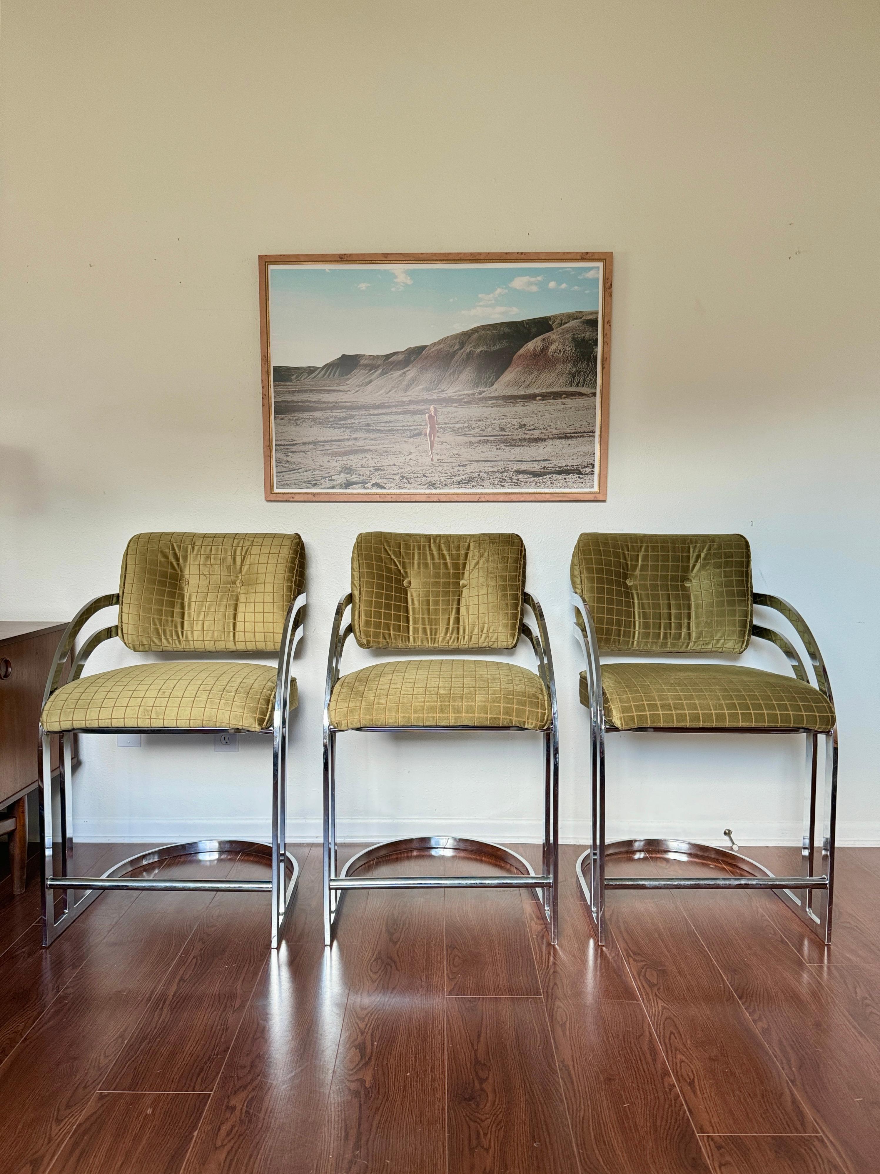 A set of 3 mid century modern counter stools in style of Milo Baughman, 1970s 6