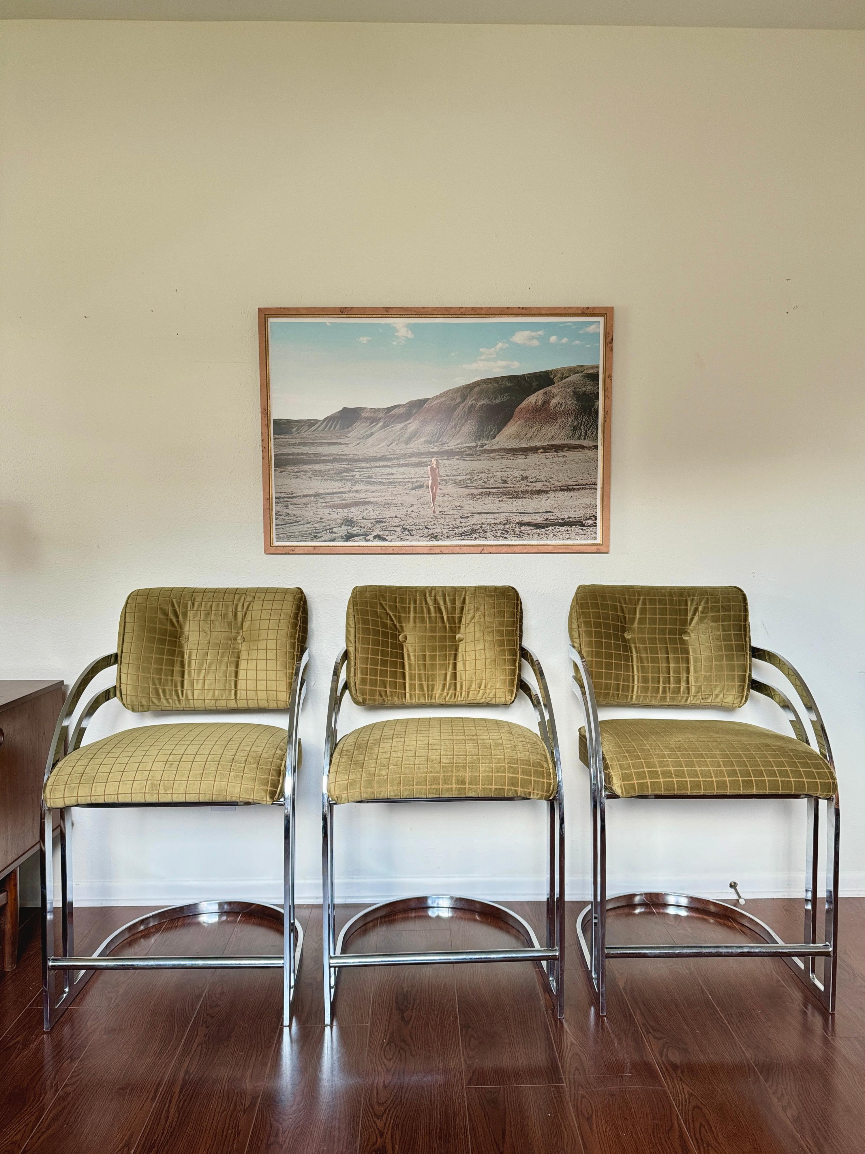 A set of 3 mid century modern counter stools in style of Milo Baughman, 1970s In Good Condition In Houston, TX