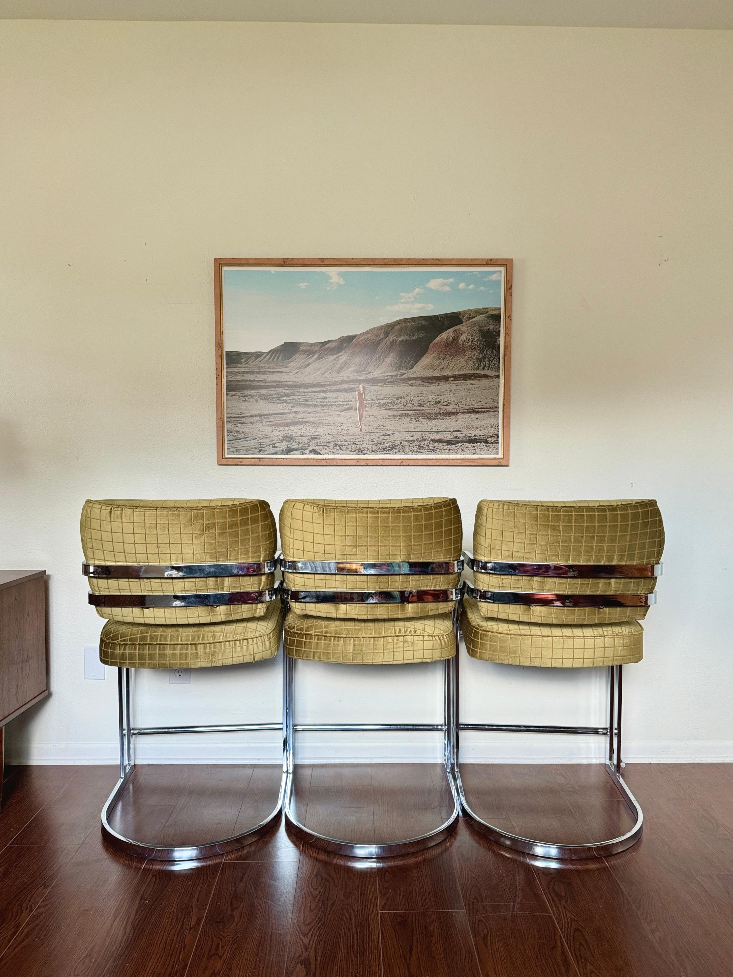 Chrome A set of 3 mid century modern counter stools in style of Milo Baughman, 1970s