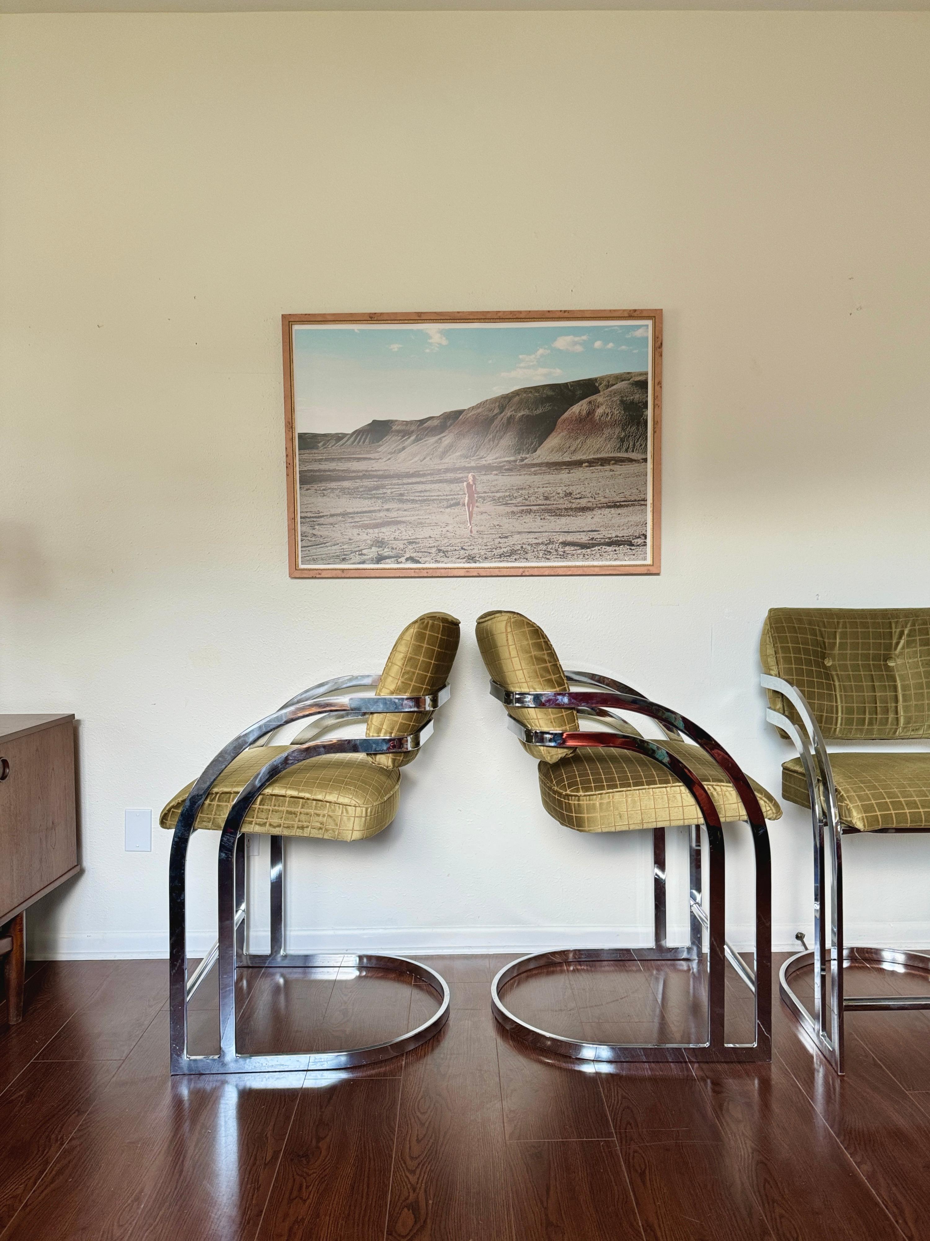 A set of 3 mid century modern counter stools in style of Milo Baughman, 1970s 1