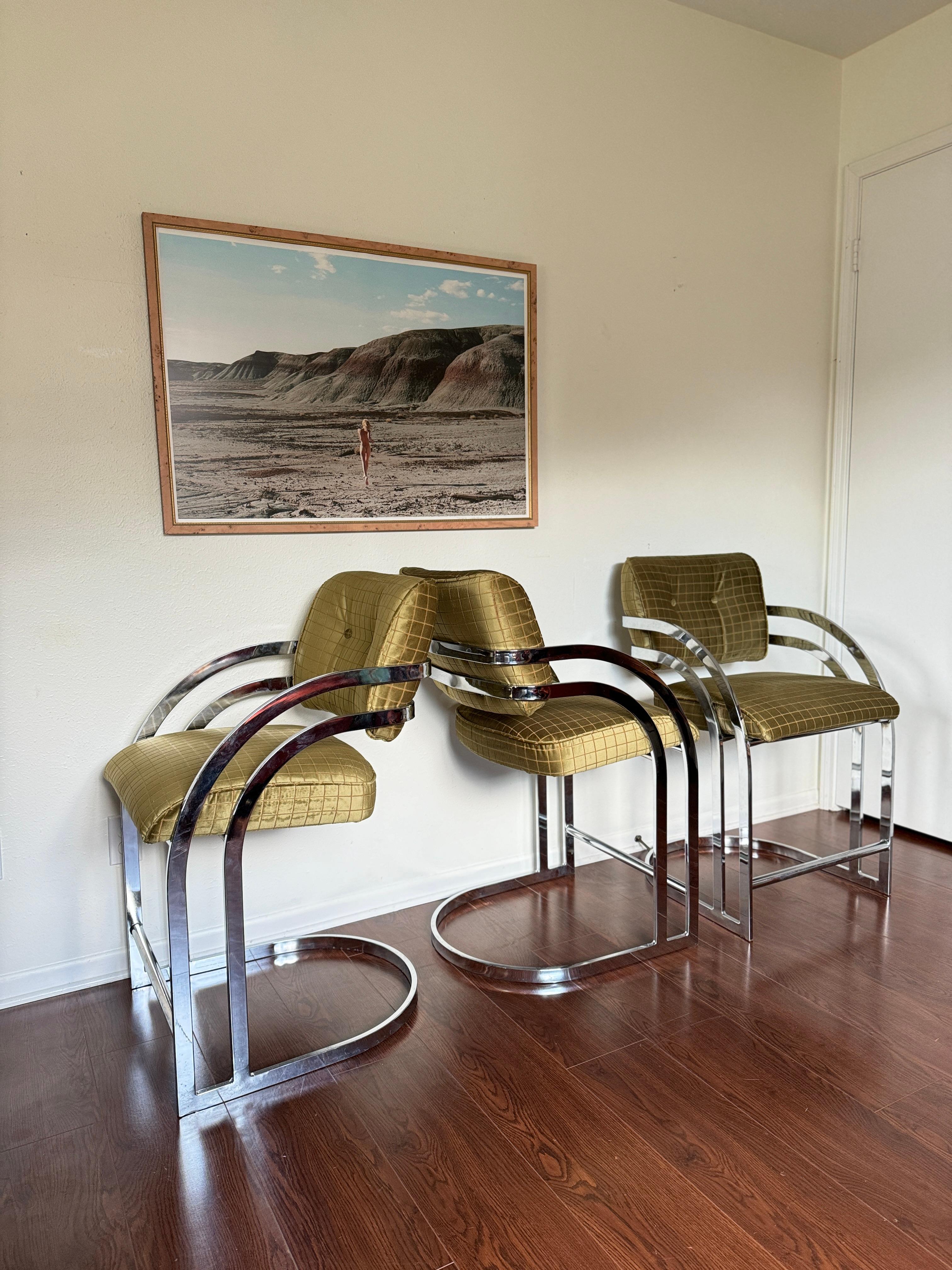 A set of 3 mid century modern counter stools in style of Milo Baughman, 1970s 2