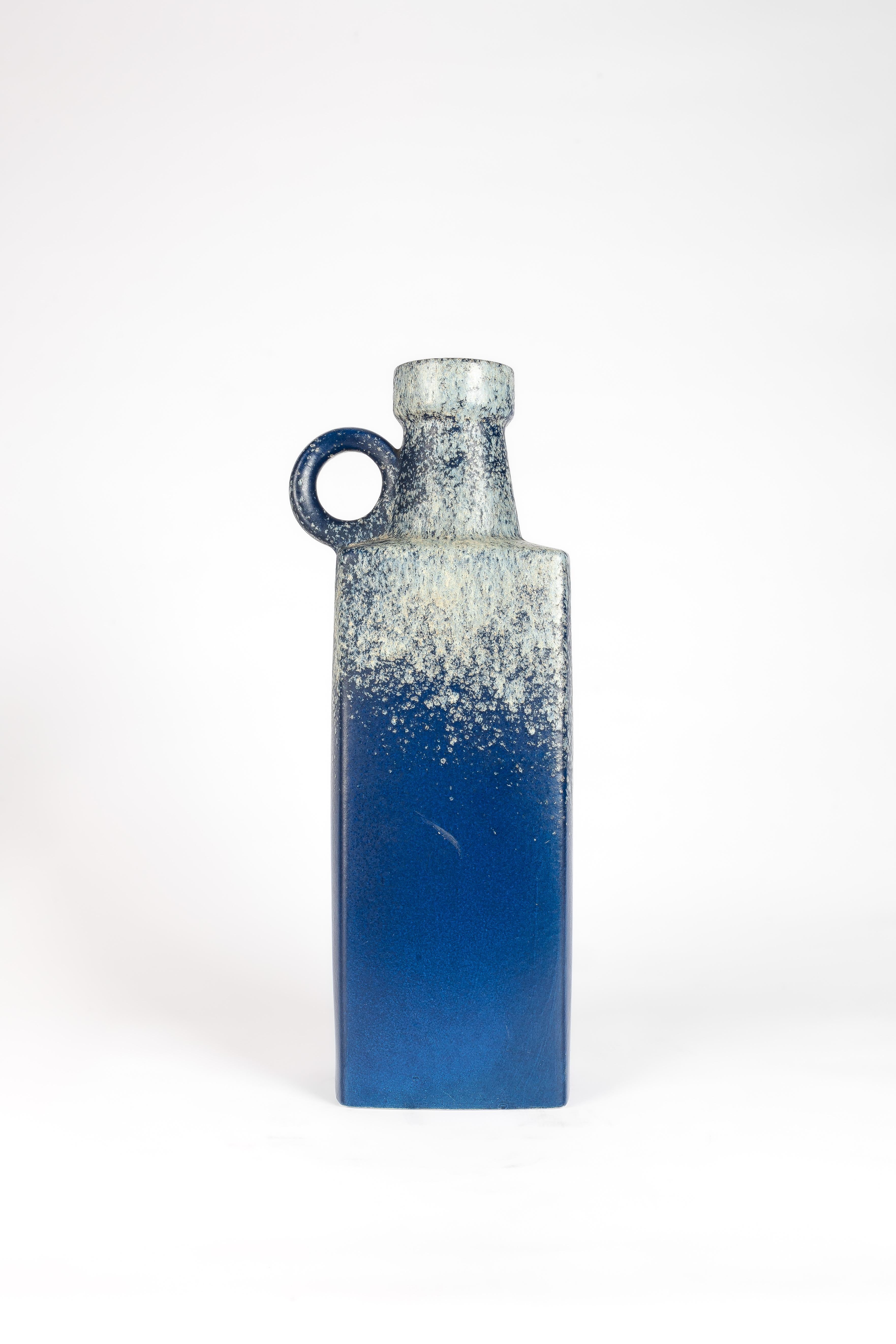 Un meraviglioso set di 3 vasi Scheurich Keramik

Tipica ceramica lavica tedesca del dopoguerra

I vasi più piccoli hanno ancora la sua etichetta originale
Tutti i vasi sono marcati sul fondo: West-germny e il decoro nr 281/30

Bella patina e buone