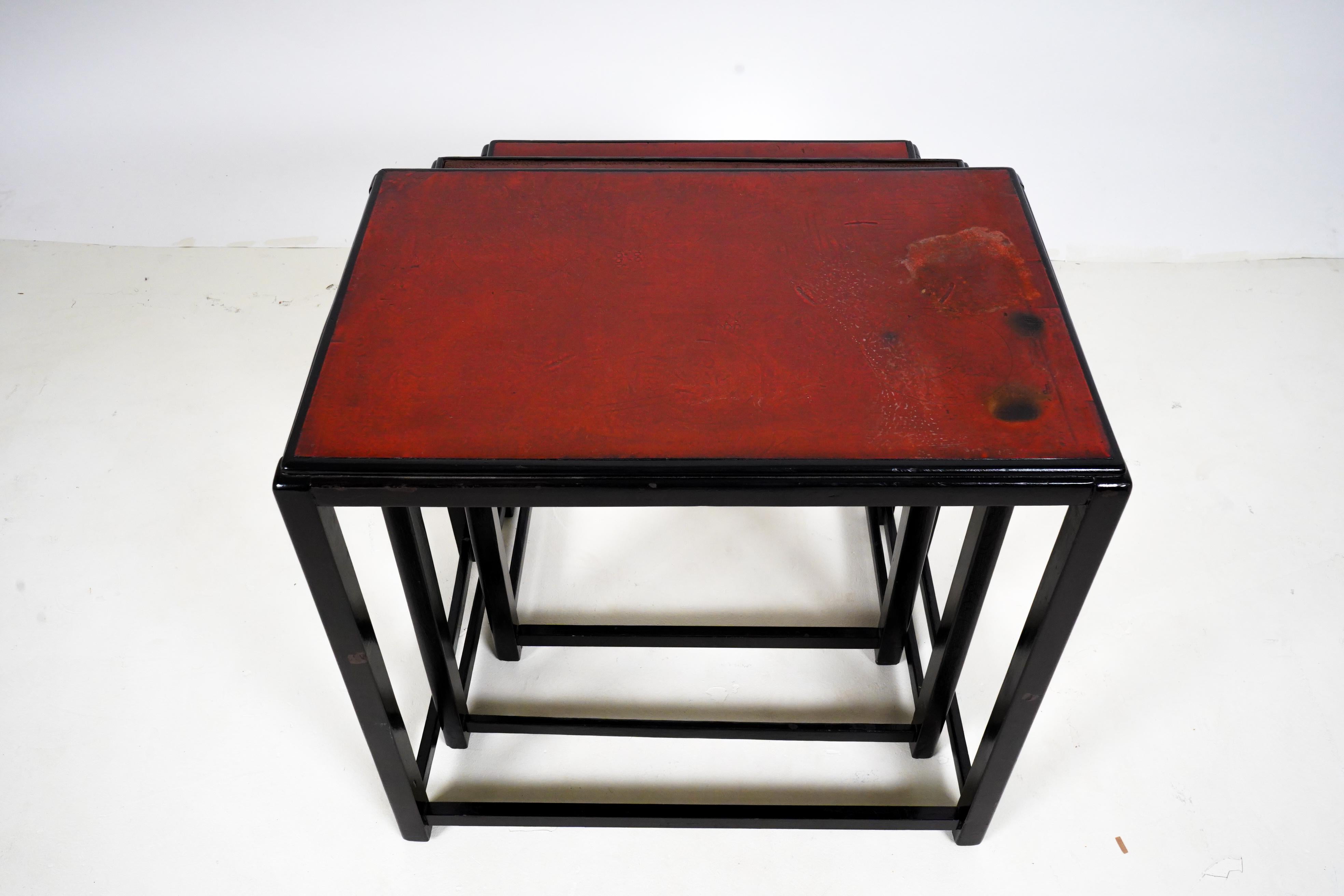 Set of 3 Nesting Side Tables with Red Lacquer Tops For Sale 4