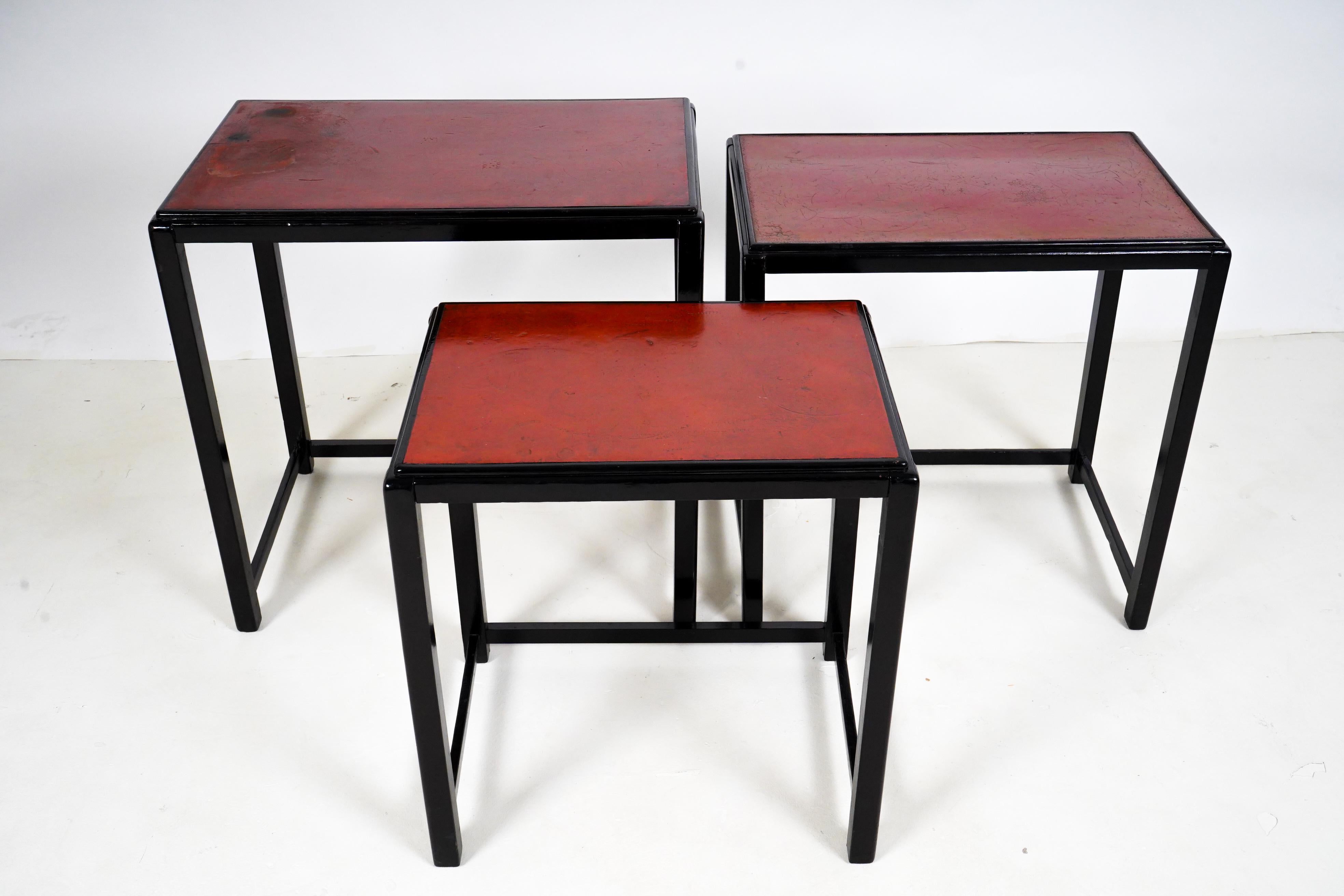 Set of 3 Nesting Side Tables with Red Lacquer Tops In Good Condition For Sale In Chicago, IL