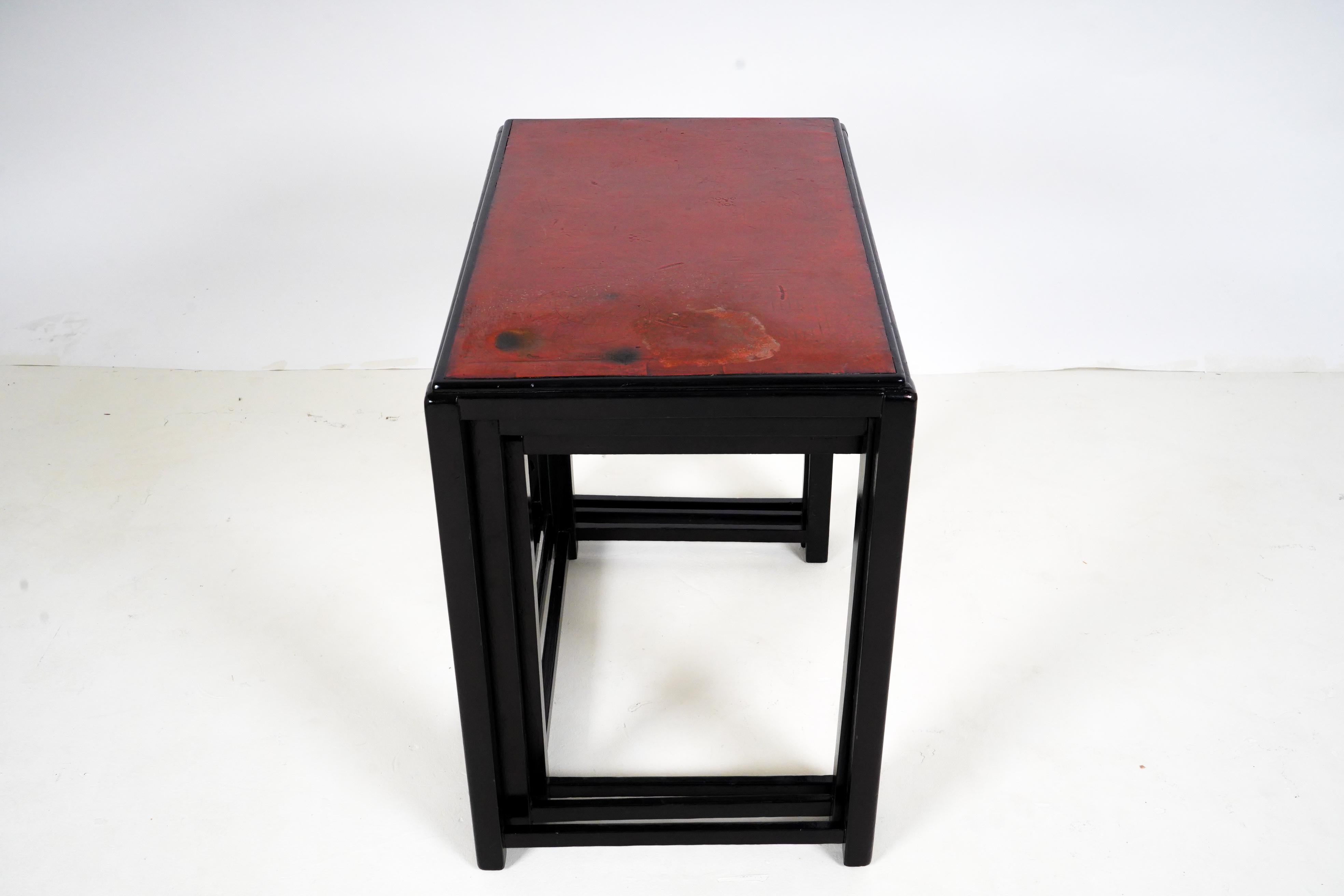 20th Century Set of 3 Nesting Side Tables with Red Lacquer Tops For Sale