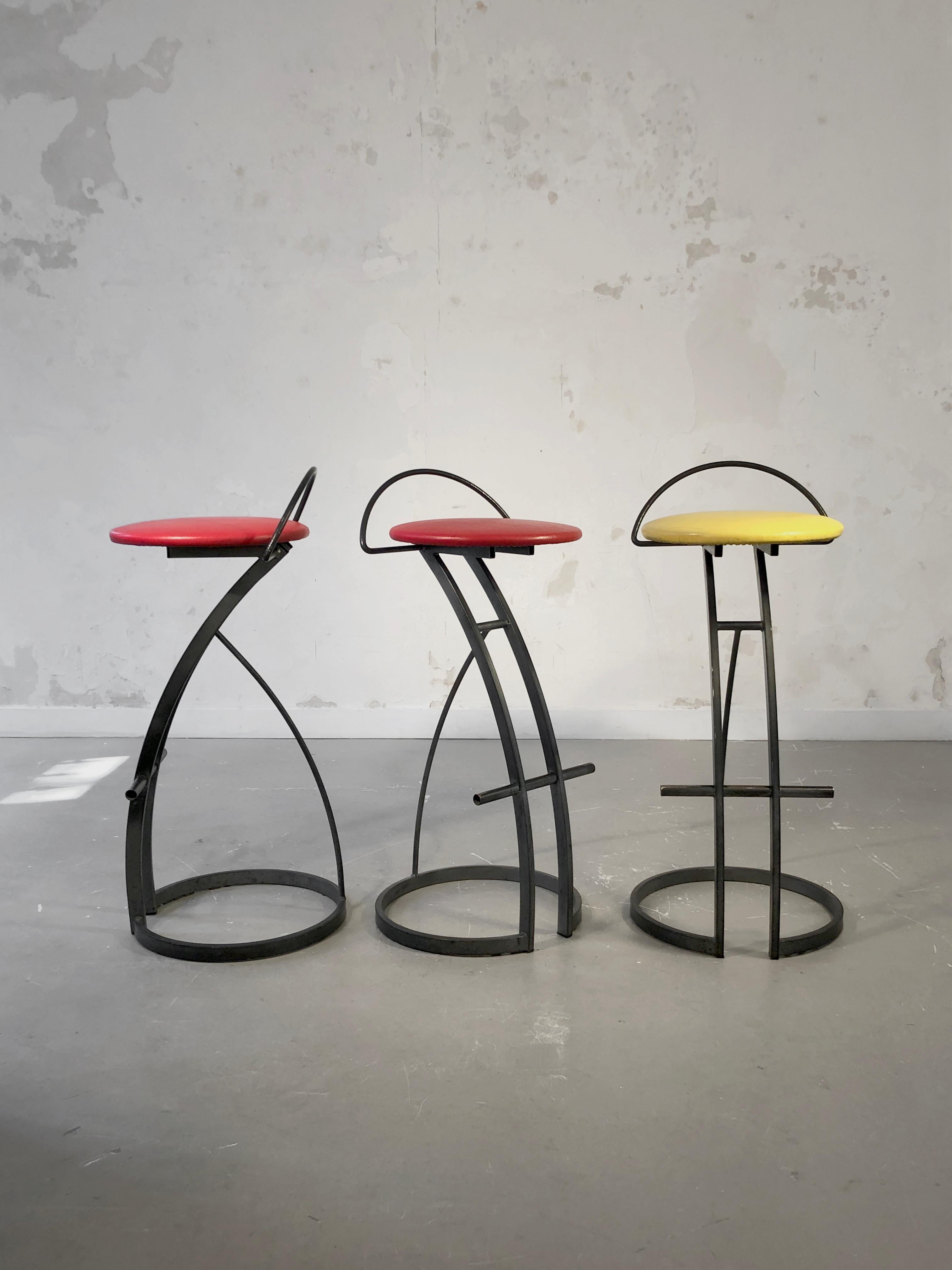 A Set of 3 POST-MODERN BAR STOOLS, in the style of MEMPHIS, France 1980 For Sale 5