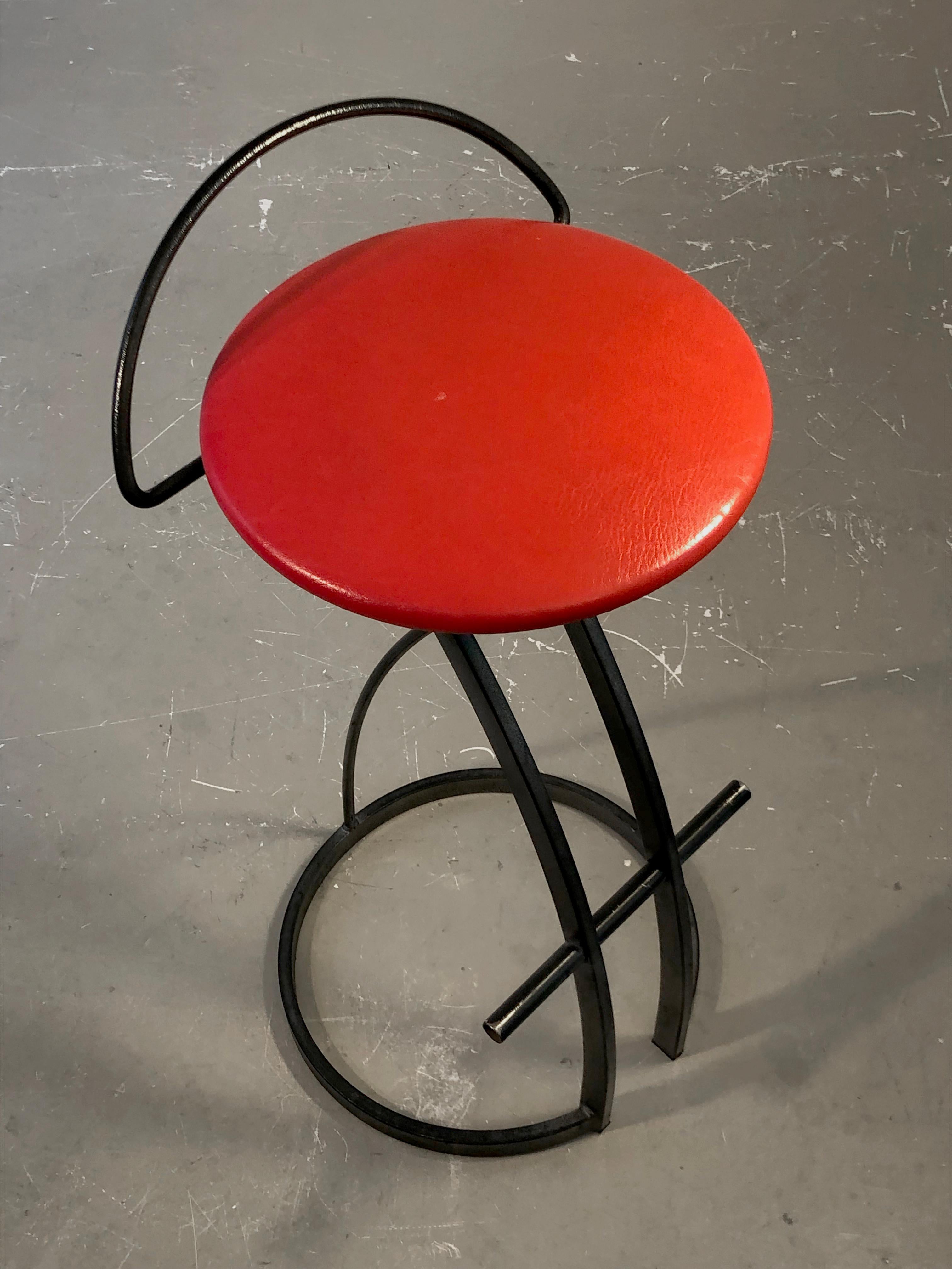 A Set of 3 POST-MODERN BAR STOOLS, in the style of MEMPHIS, France 1980 For Sale 7