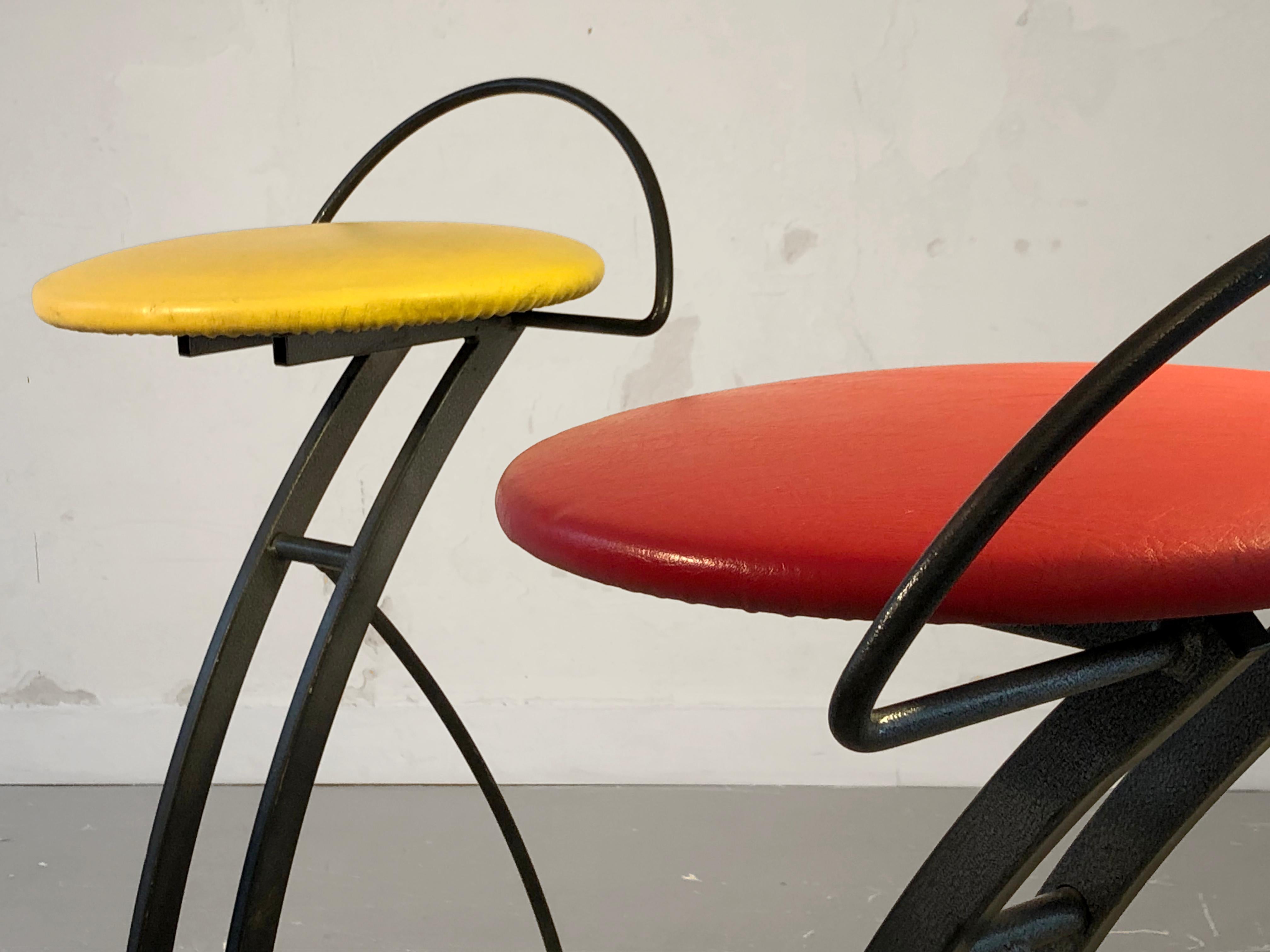 A Set of 3 POST-MODERN BAR STOOLS, in the style of MEMPHIS, France 1980 For Sale 1