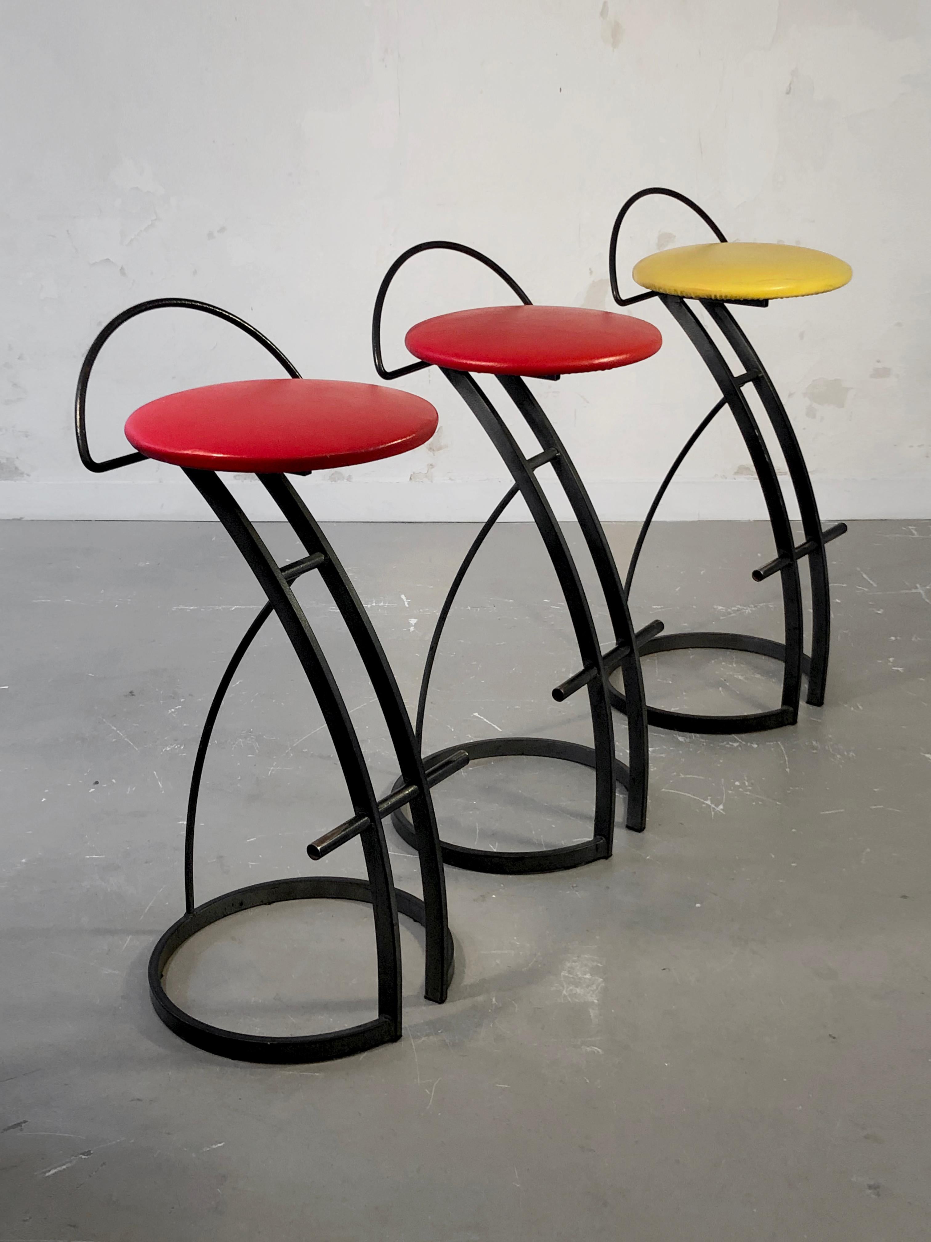 A Set of 3 POST-MODERN BAR STOOLS, in the style of MEMPHIS, France 1980 For Sale 2