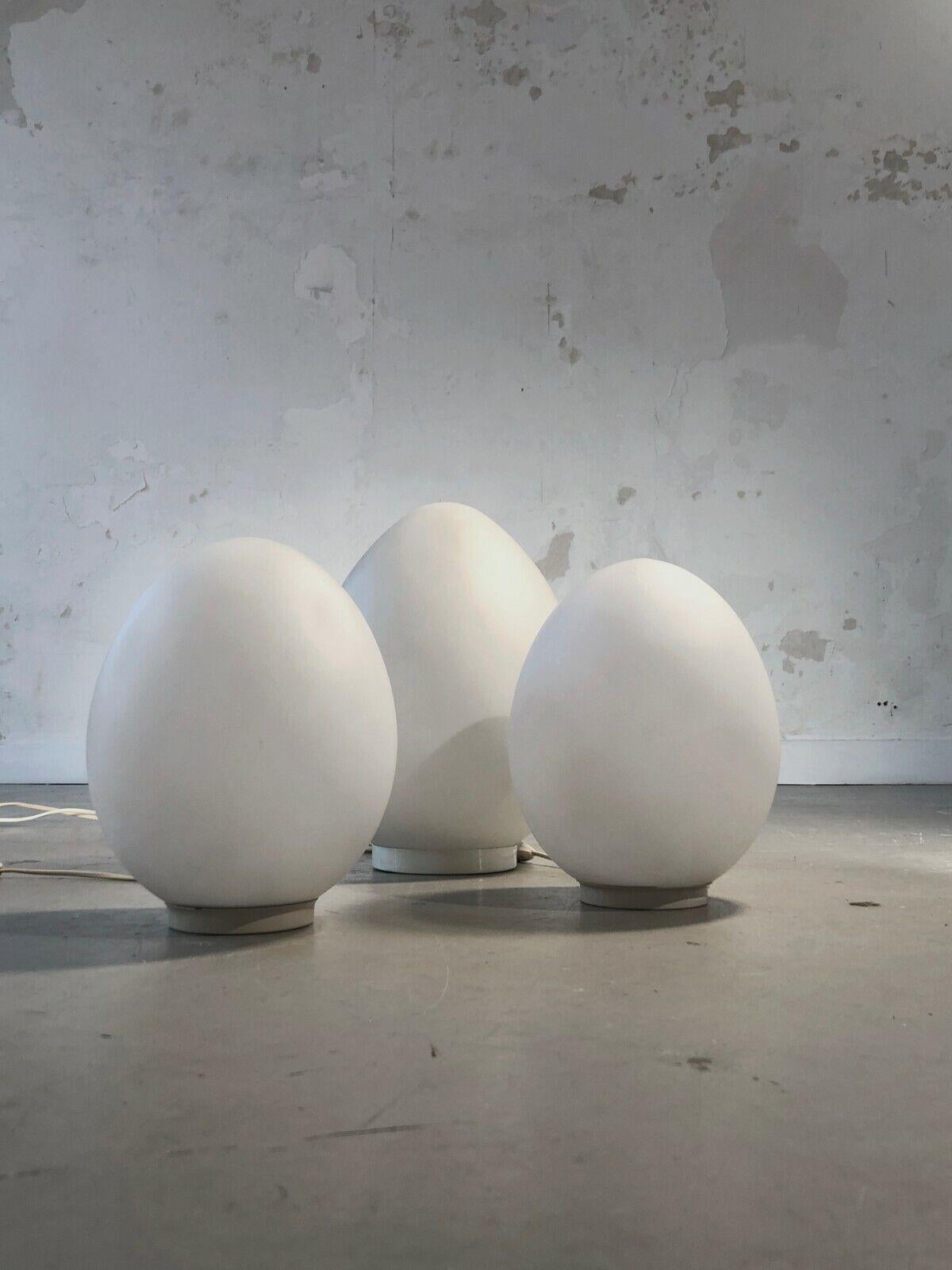 Ère spatiale Un ensemble de 3 LAMPS EGG post-modernes SPACE-AGE, par VIANNE, France 1970 en vente