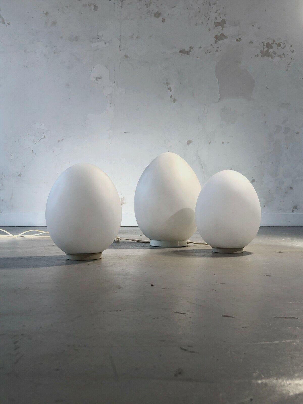 Français Un ensemble de 3 LAMPS EGG post-modernes SPACE-AGE, par VIANNE, France 1970 en vente