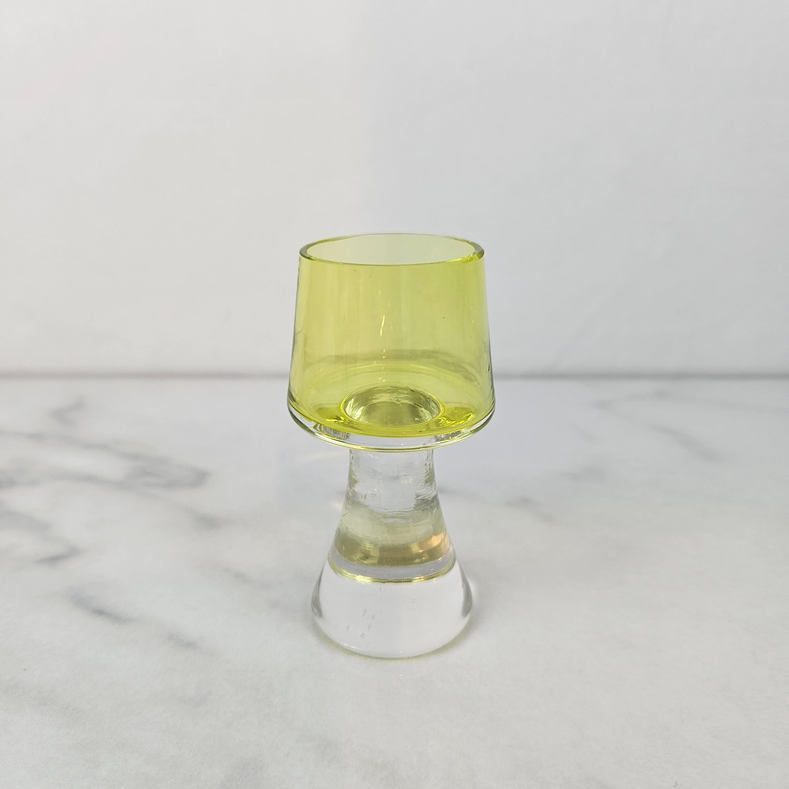 Ein Satz von 3 auffälligen böhmischen Art Deco Likörgläsern, Tschechoslowakei 1930er Jahre (Böhmisch) im Angebot