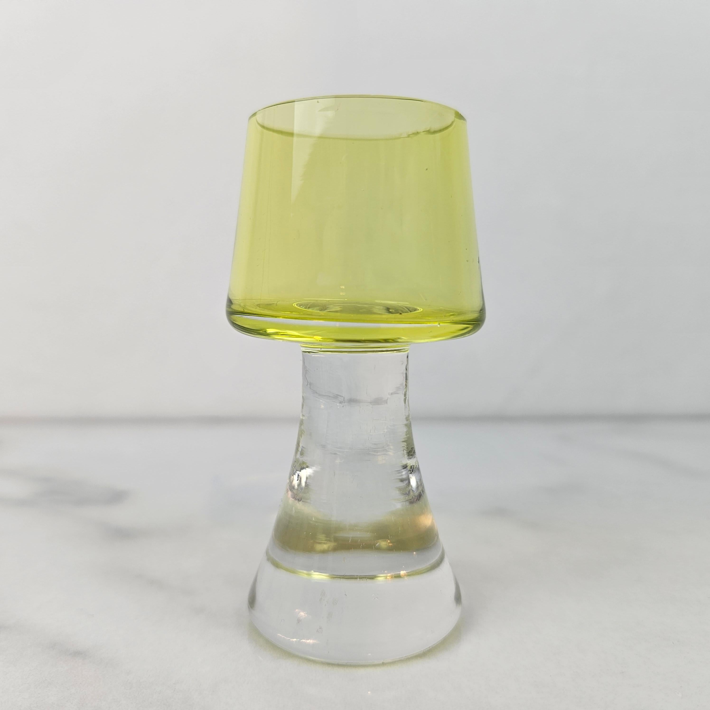 Ein Satz von 3 auffälligen böhmischen Art Deco Likörgläsern, Tschechoslowakei 1930er Jahre (Tschechisch) im Angebot