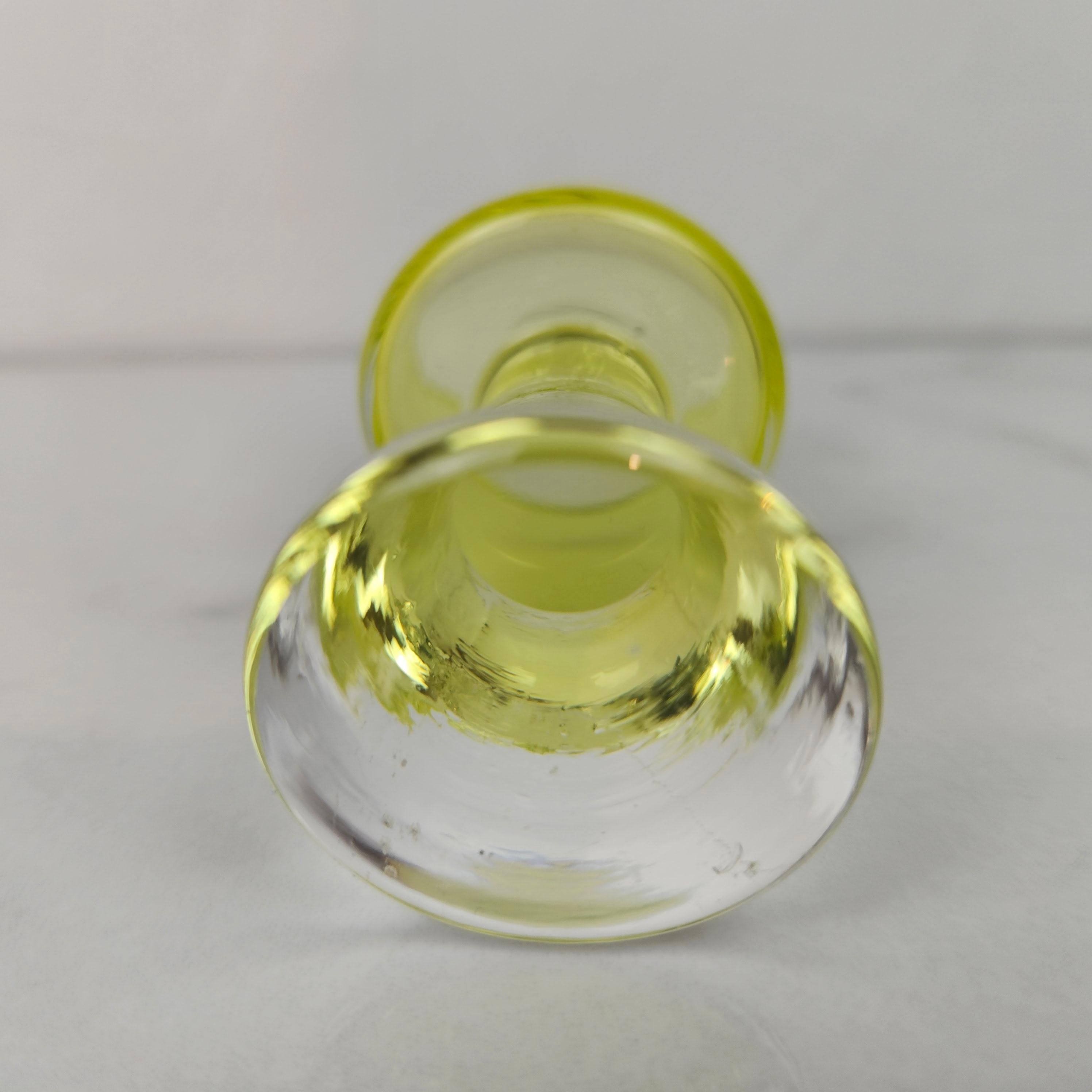 Ein Satz von 3 auffälligen böhmischen Art Deco Likörgläsern, Tschechoslowakei 1930er Jahre (Mitte des 20. Jahrhunderts) im Angebot