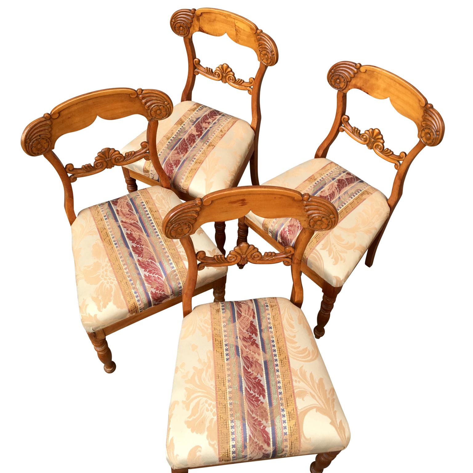 Satz von vier Biedermeier-Esszimmerstühlen aus dem 19. Jahrhundert, Schweden (Birke) im Angebot