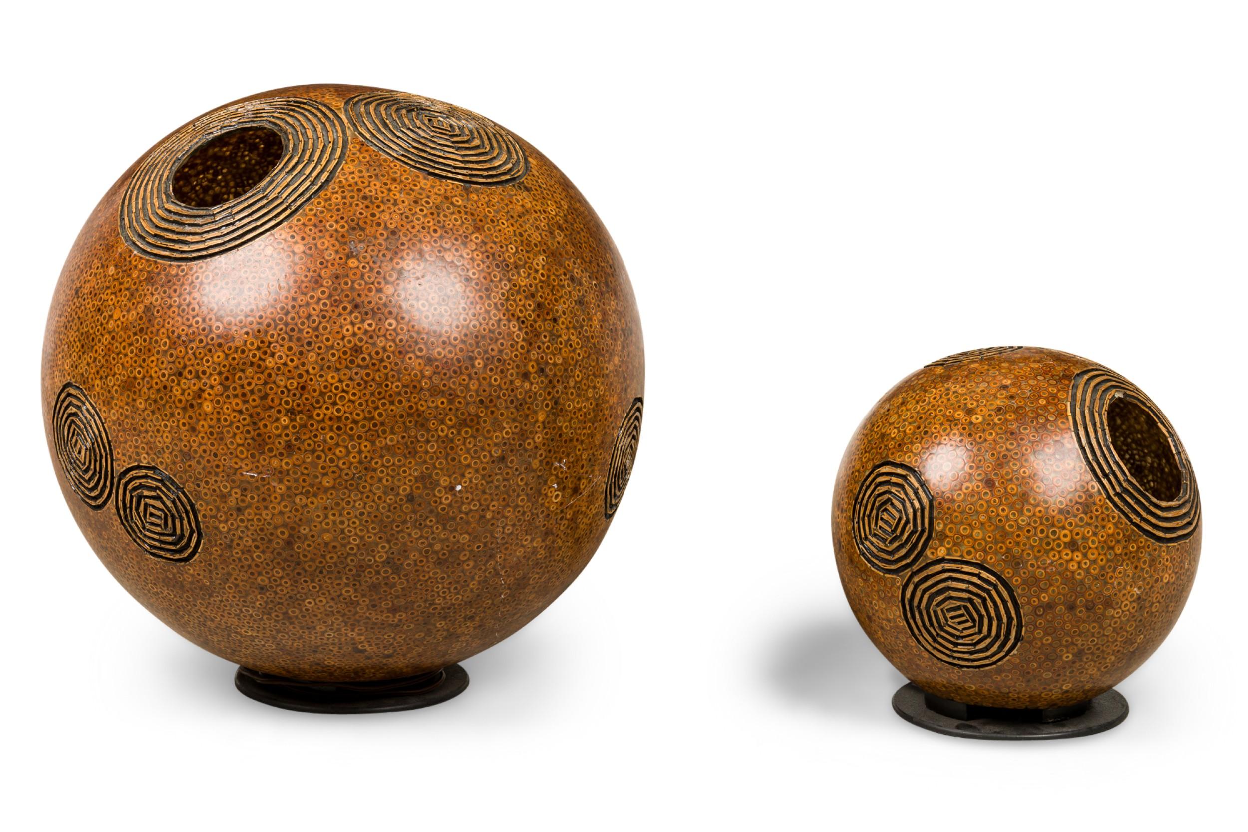 Américain Ensemble de 4 lampes sphères en composite de bambou et de résine, de style The Moderns Modernity en vente