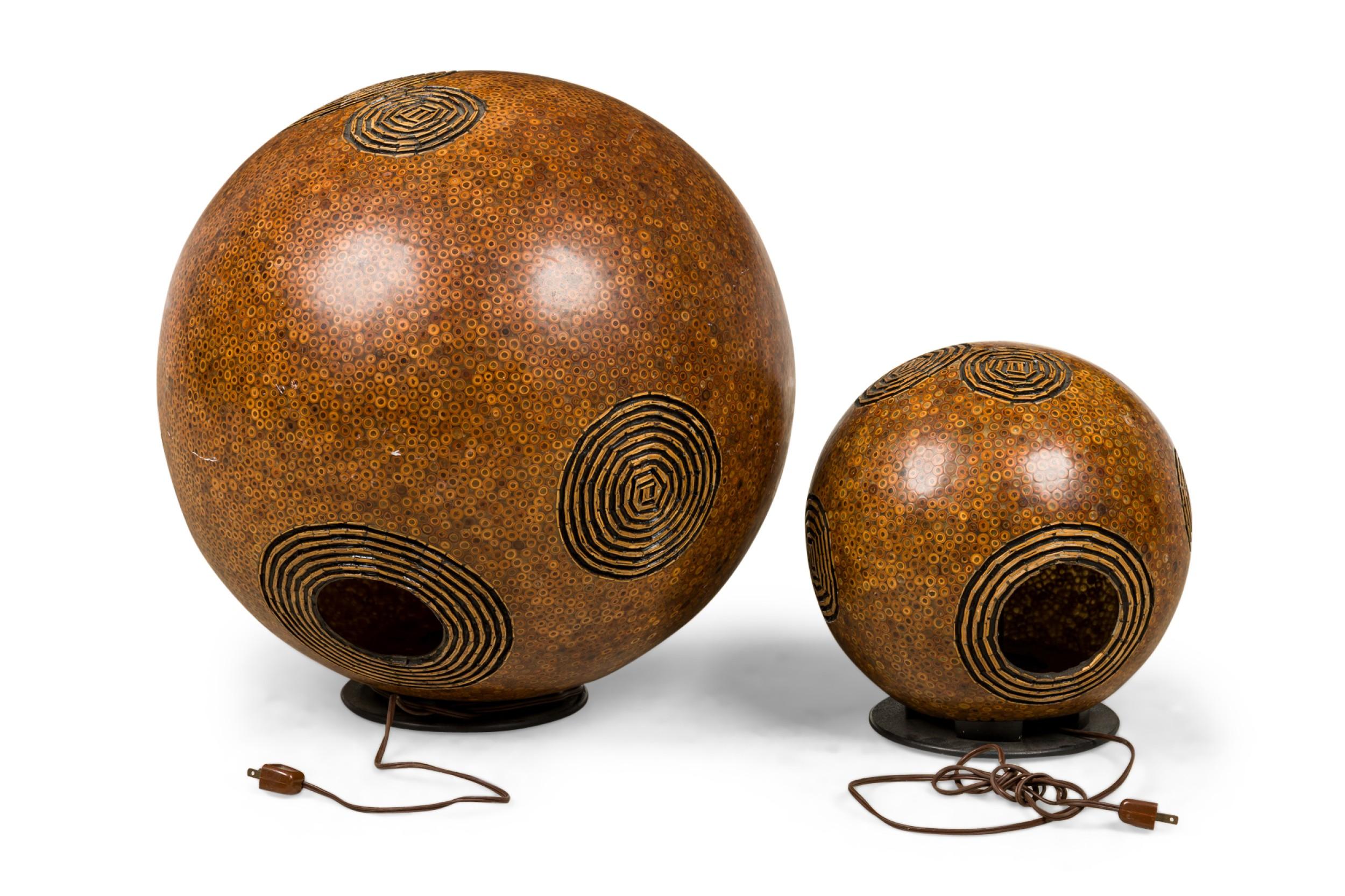 Ensemble de 4 lampes sphères en composite de bambou et de résine, de style The Moderns Modernity Bon état - En vente à Queens, NY