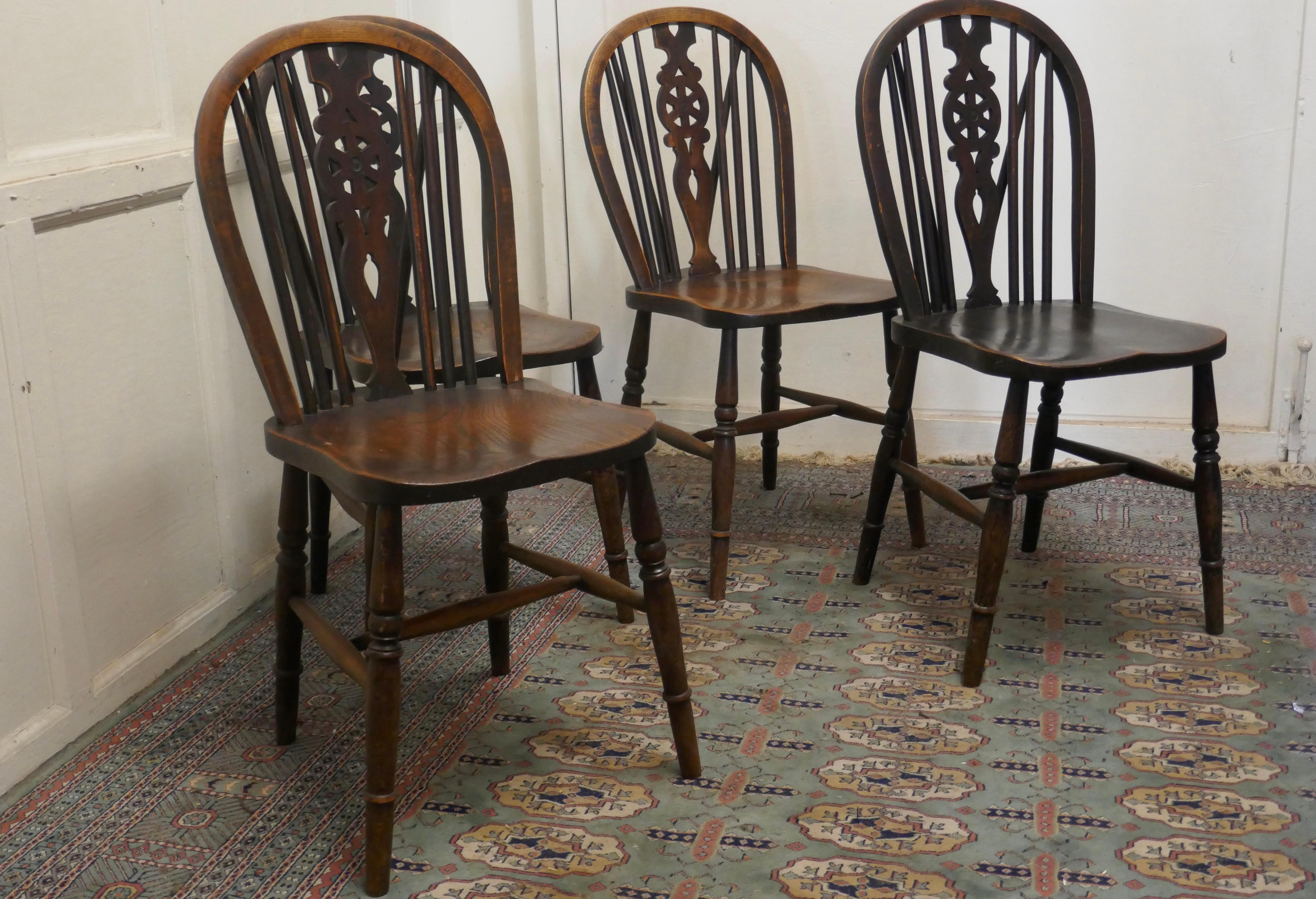 Set of 4 Beech & Elm Wheel Back Windsor Kitchen Dining Chairs In Good Condition In Chillerton, Isle of Wight