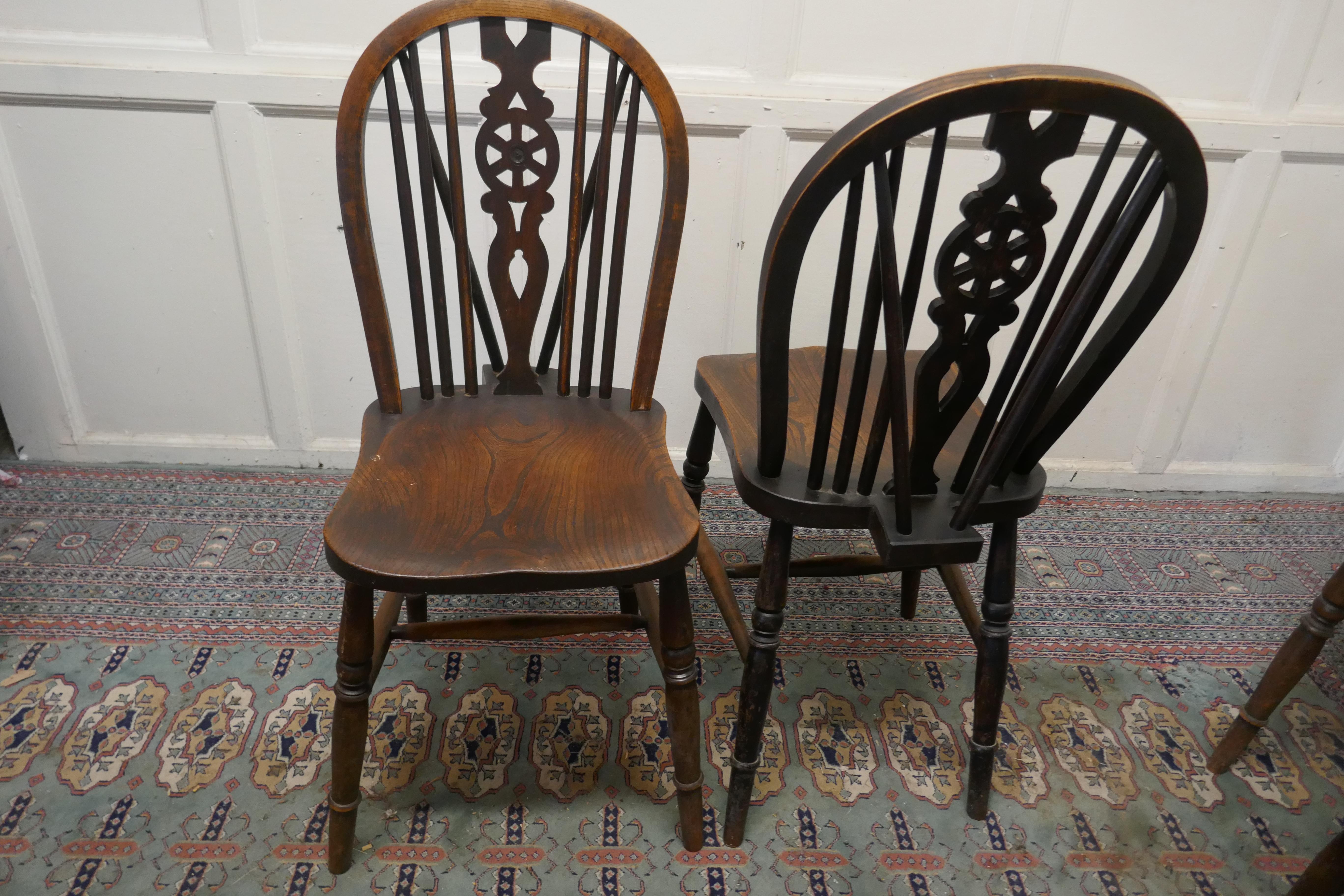 20th Century Set of 4 Beech & Elm Wheel Back Windsor Kitchen Dining Chairs