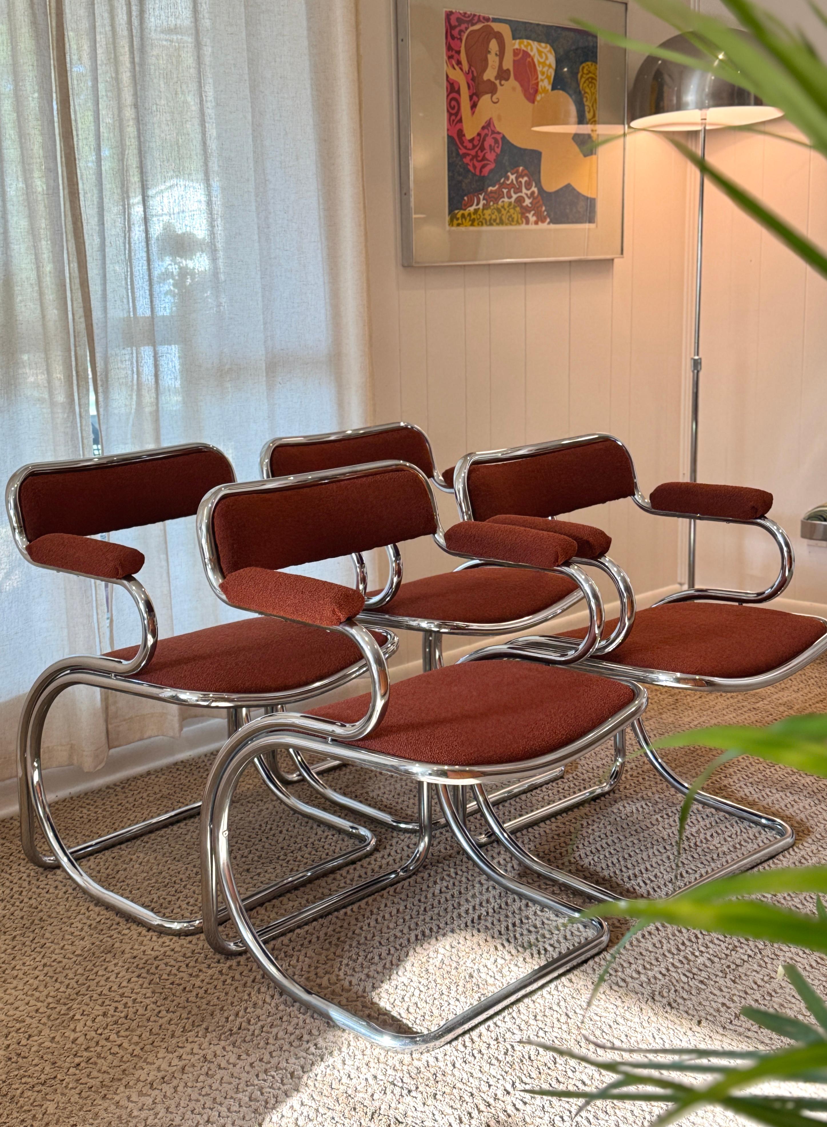 Un ensemble de 4 chaises chromées en porte-à-faux avec un tissu en tweed rouge orange brûlé. en vente 7