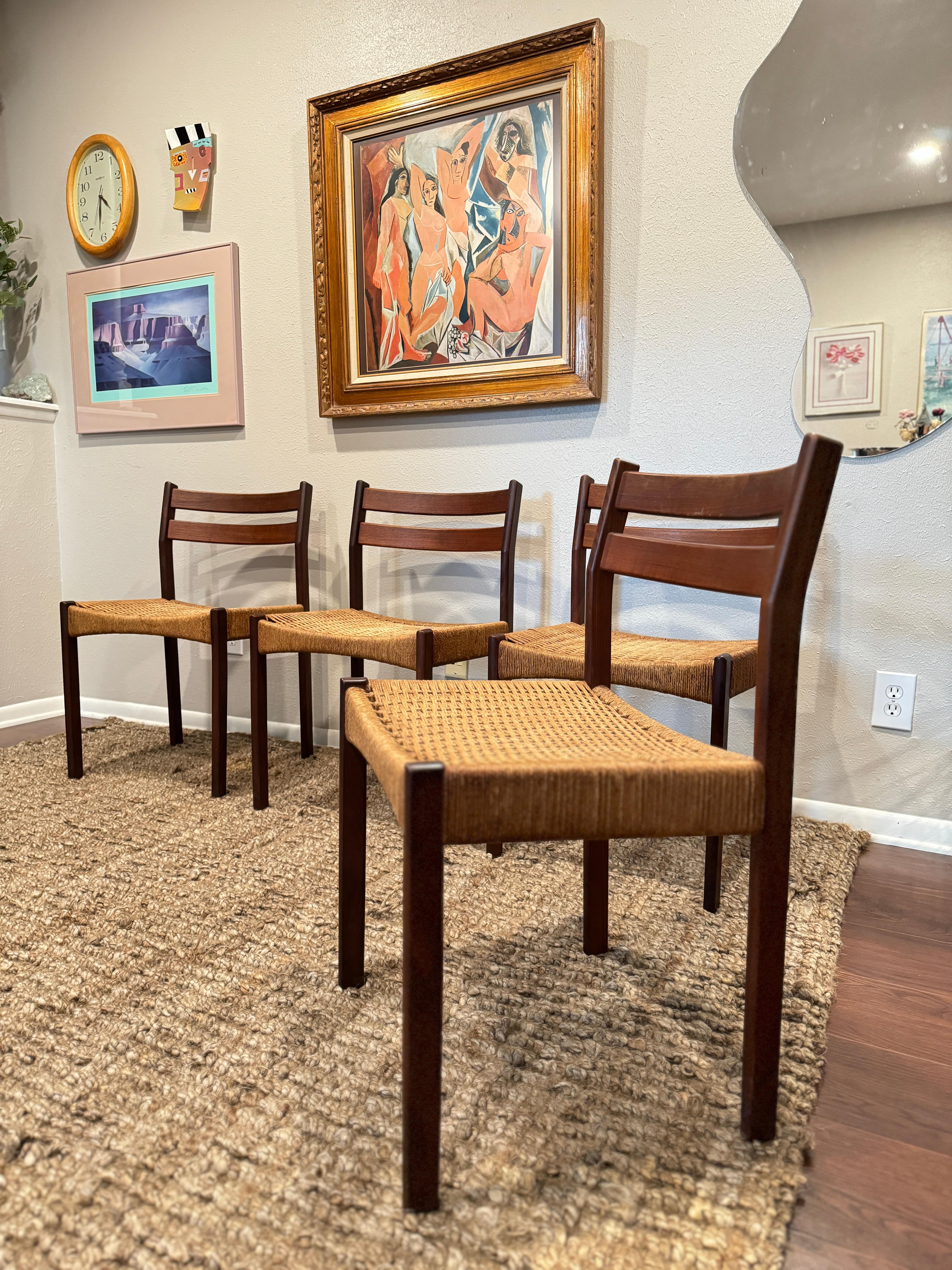Mid-Century Modern a set of 4 dining chairs designed by Arne Hovmand Olsen, produced by Mogens Kold For Sale