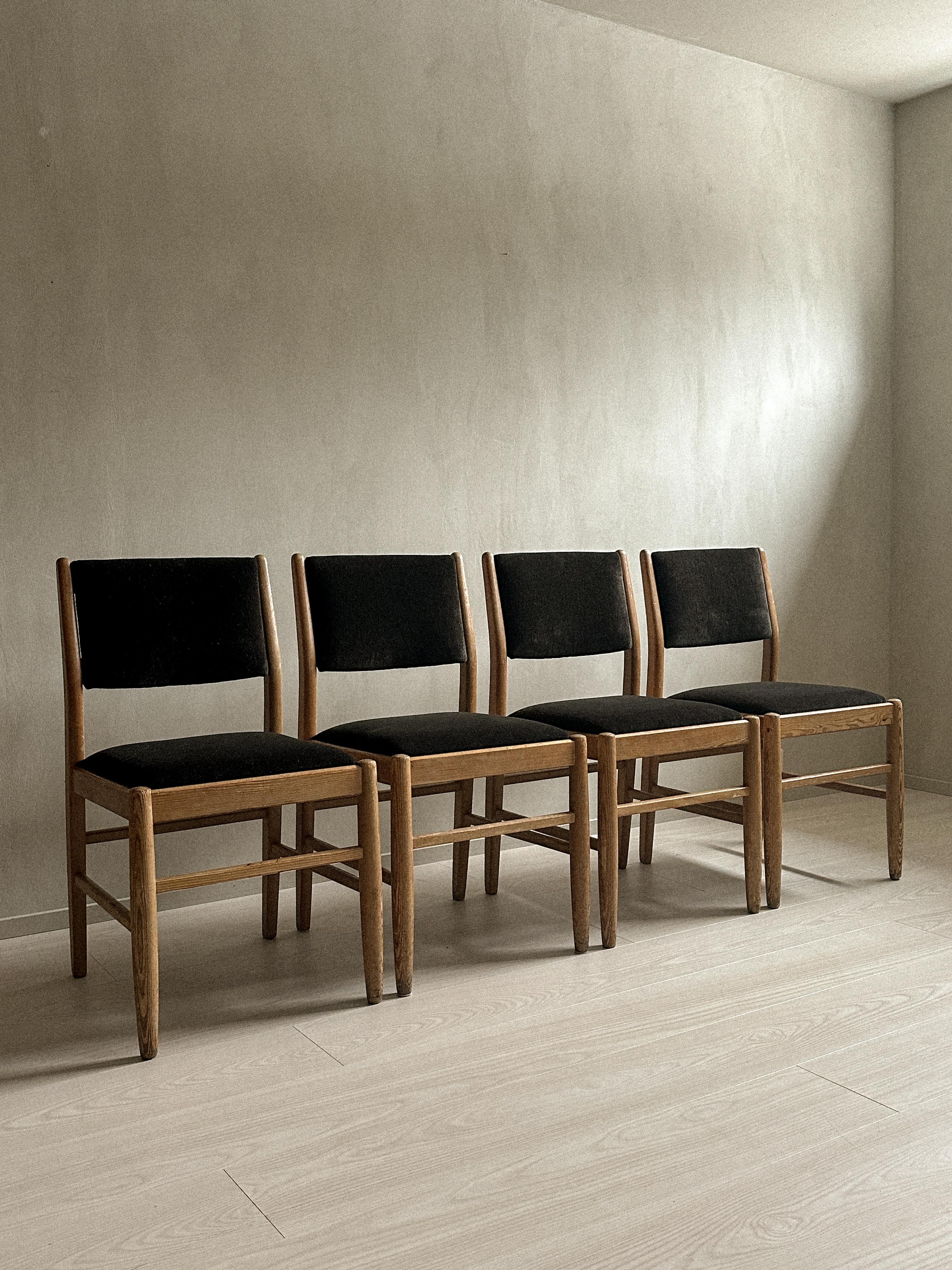 Ensemble de 4 chaises de salle à manger, velours de pin et de laine, Scandinavie, vers les années 1960  en vente 4