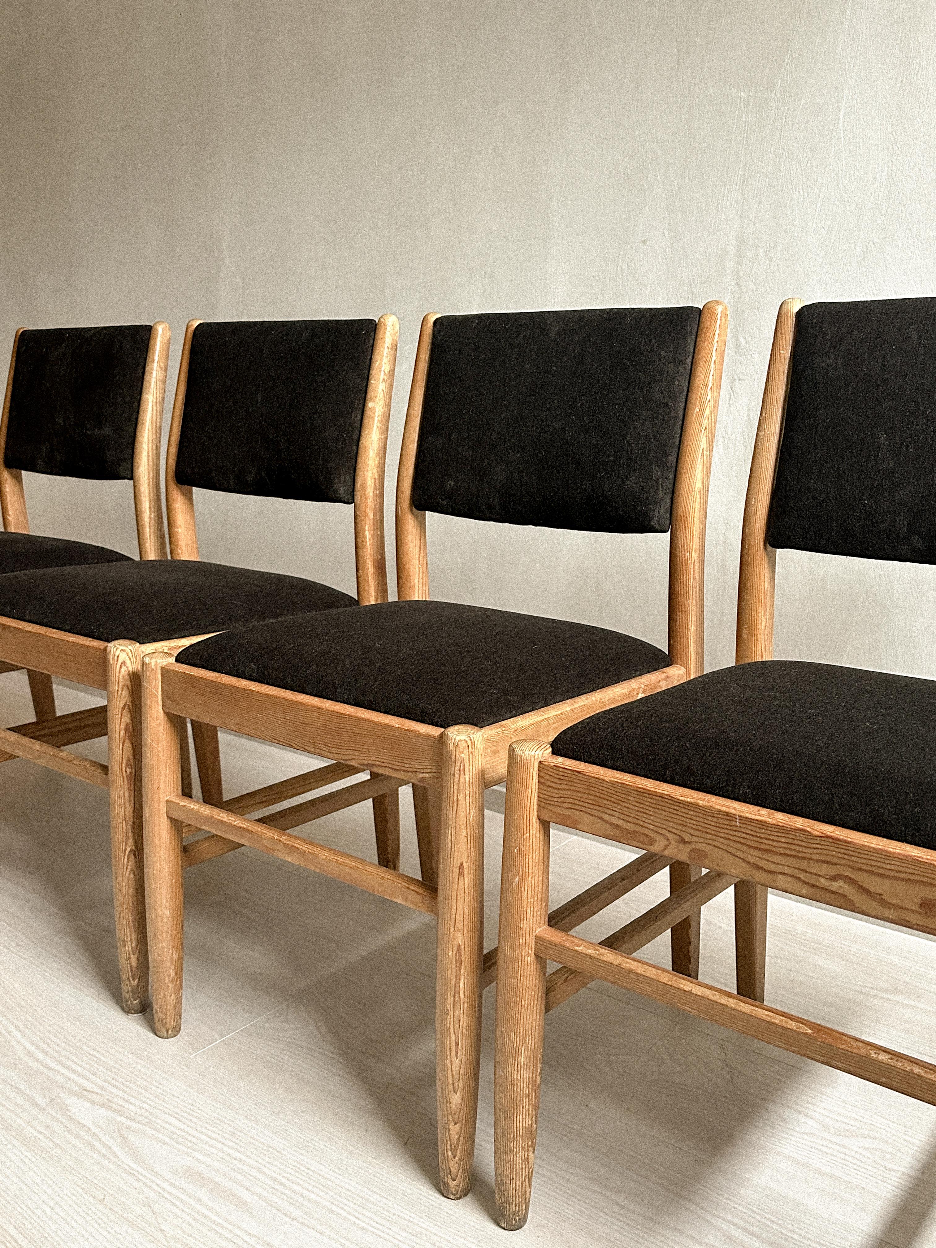 A Set of 4 Dining Chairs, Pine and Wool Velour, Scandinavia, c. 1960s  For Sale 5