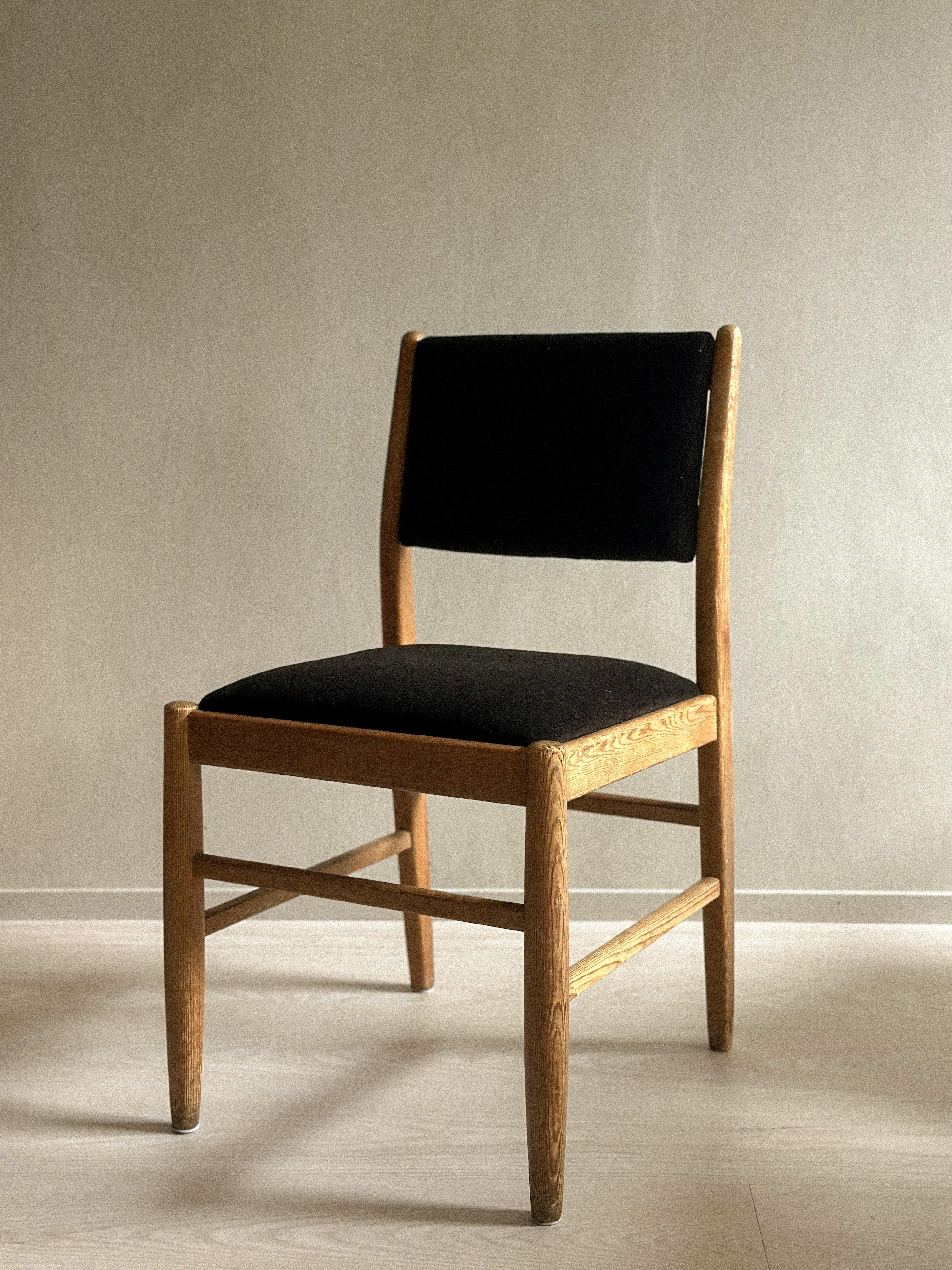 Norvégien Ensemble de 4 chaises de salle à manger, velours de pin et de laine, Scandinavie, vers les années 1960  en vente