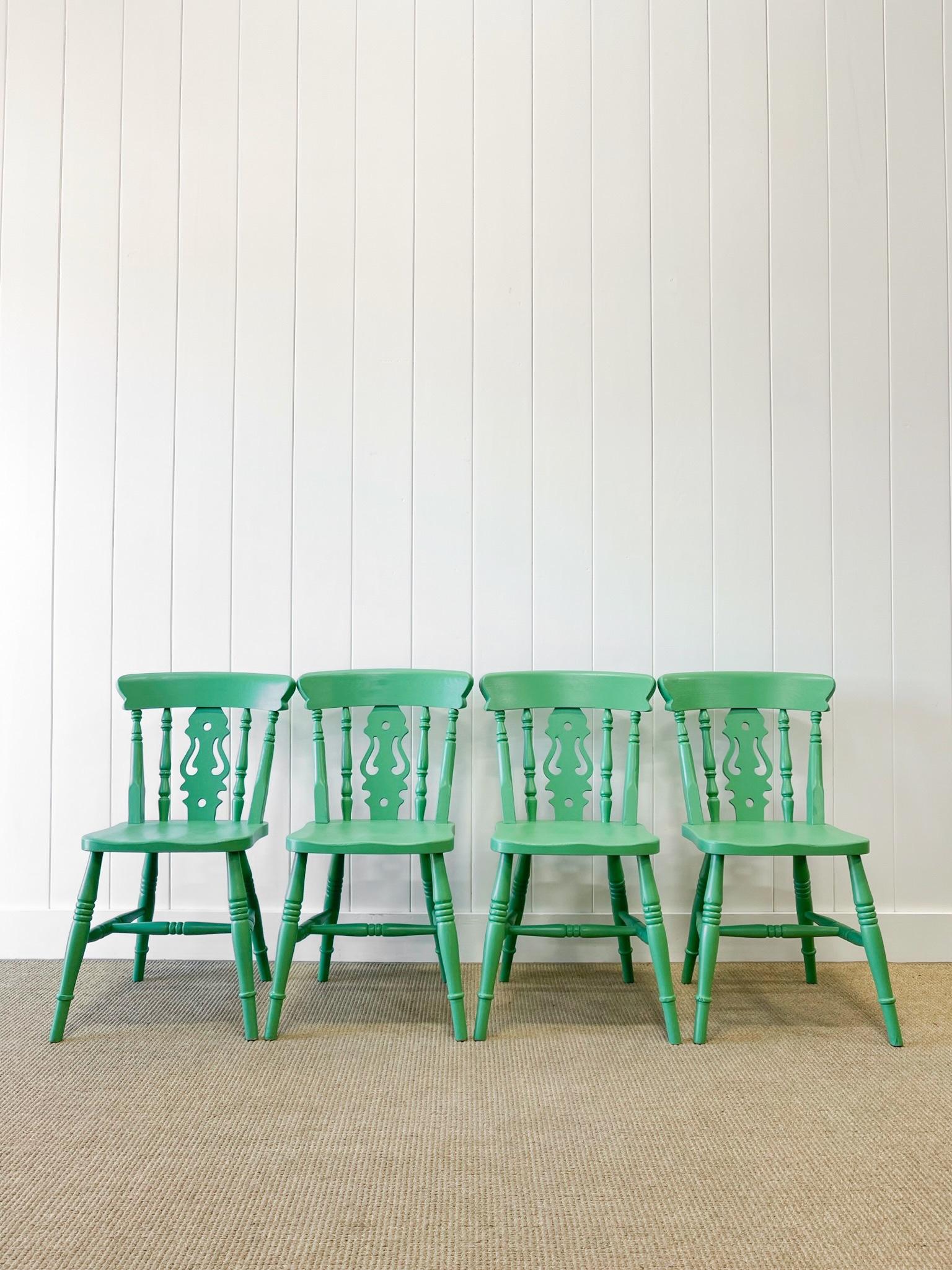 A good set of vintage fiddle back side chairs. Very solidly built in the traditional way.  Handsome profiles and good and heavy.  Charming green paint. Perfect around a farmhouse table! Solid in joint. These are not antiques.

Condition: scratches,