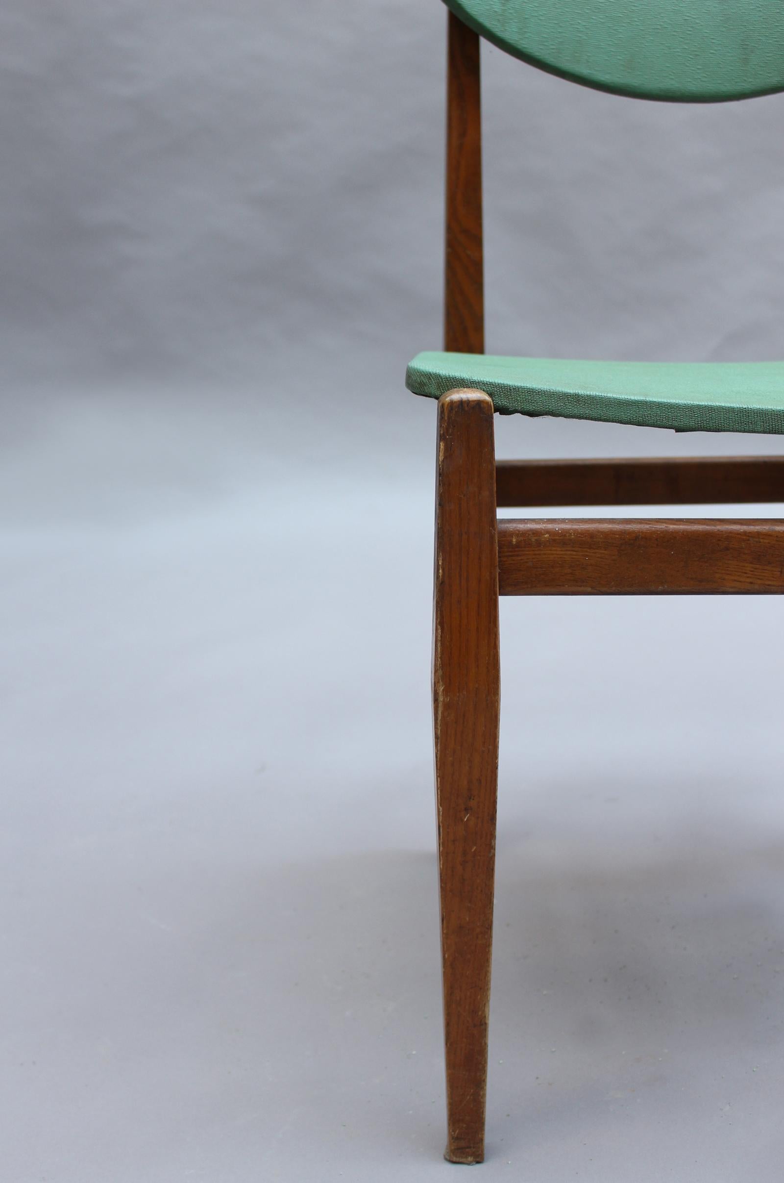 Ensemble de 4 chaises françaises de qualité en orme des années 1950 en vente 6