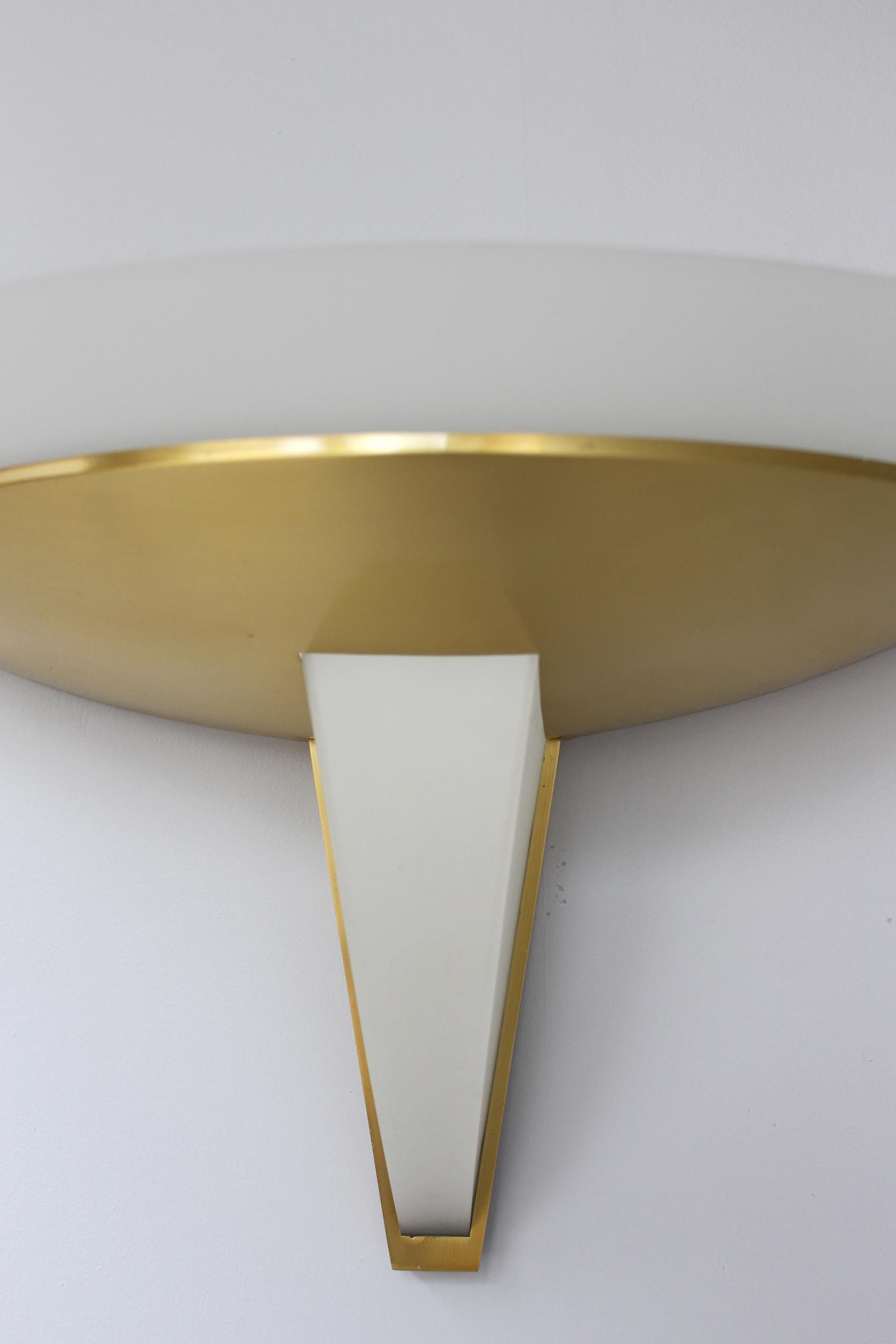 Set di 4 oggetti in ottone e vetro smerigliato in stile Art Deco francese di Perzel in vendita 6