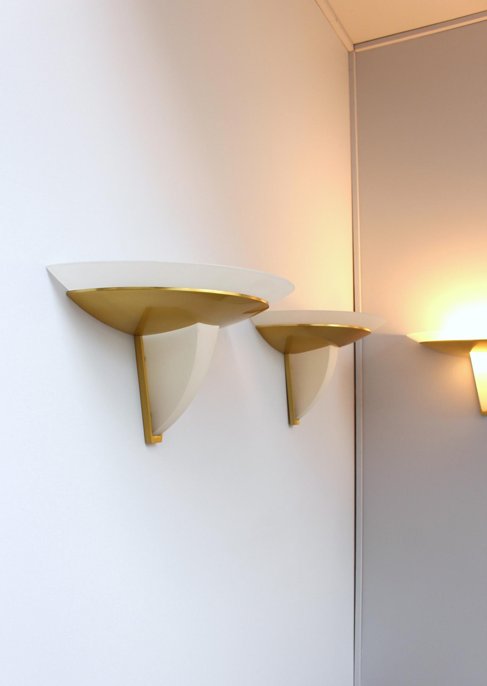 Set di 4 oggetti in ottone e vetro smerigliato in stile Art Deco francese di Perzel in vendita 8