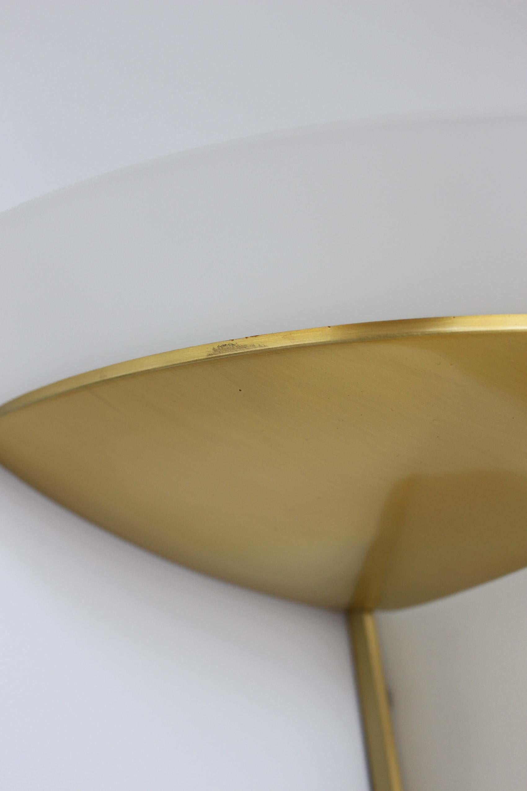 Set di 4 oggetti in ottone e vetro smerigliato in stile Art Deco francese di Perzel in vendita 9