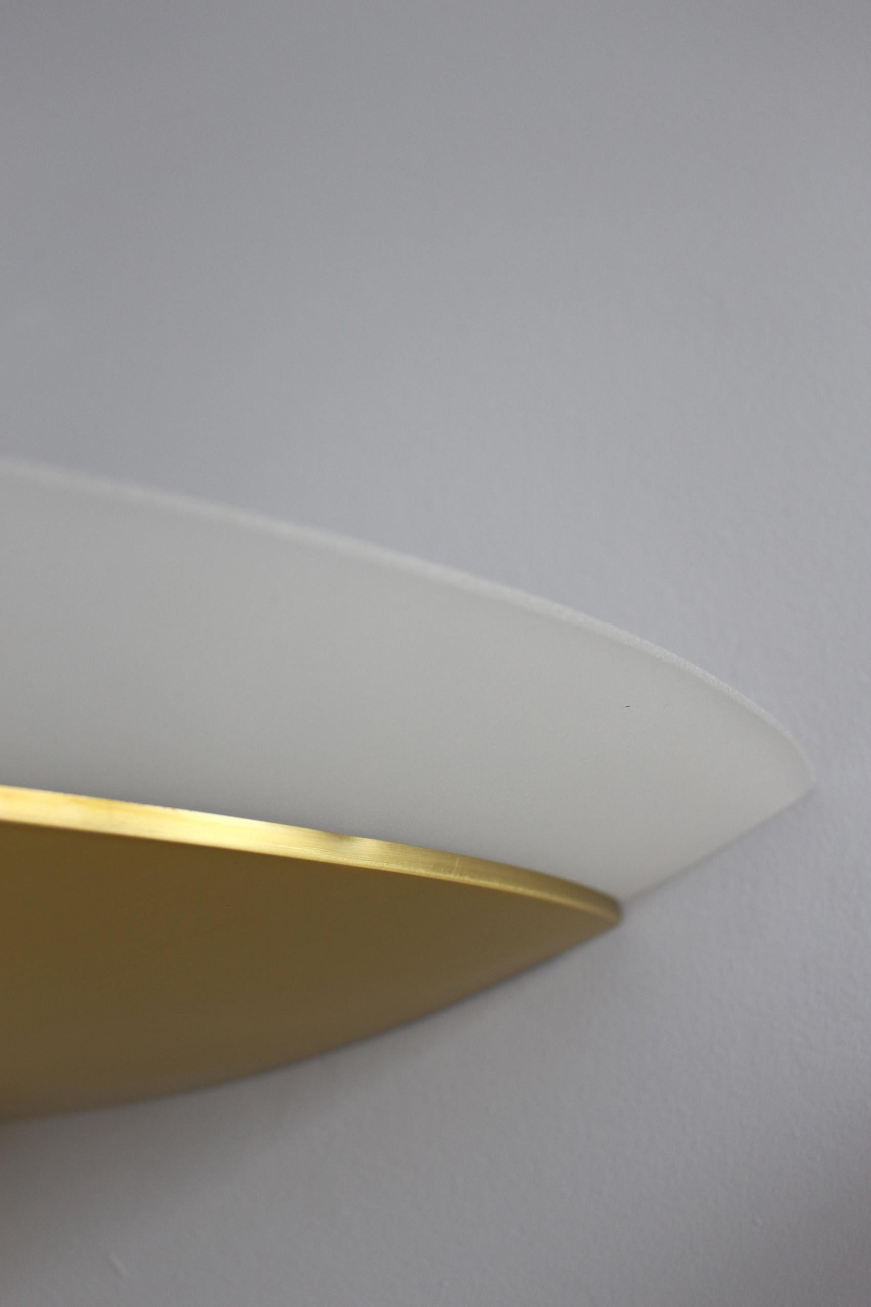Set di 4 oggetti in ottone e vetro smerigliato in stile Art Deco francese di Perzel in vendita 10