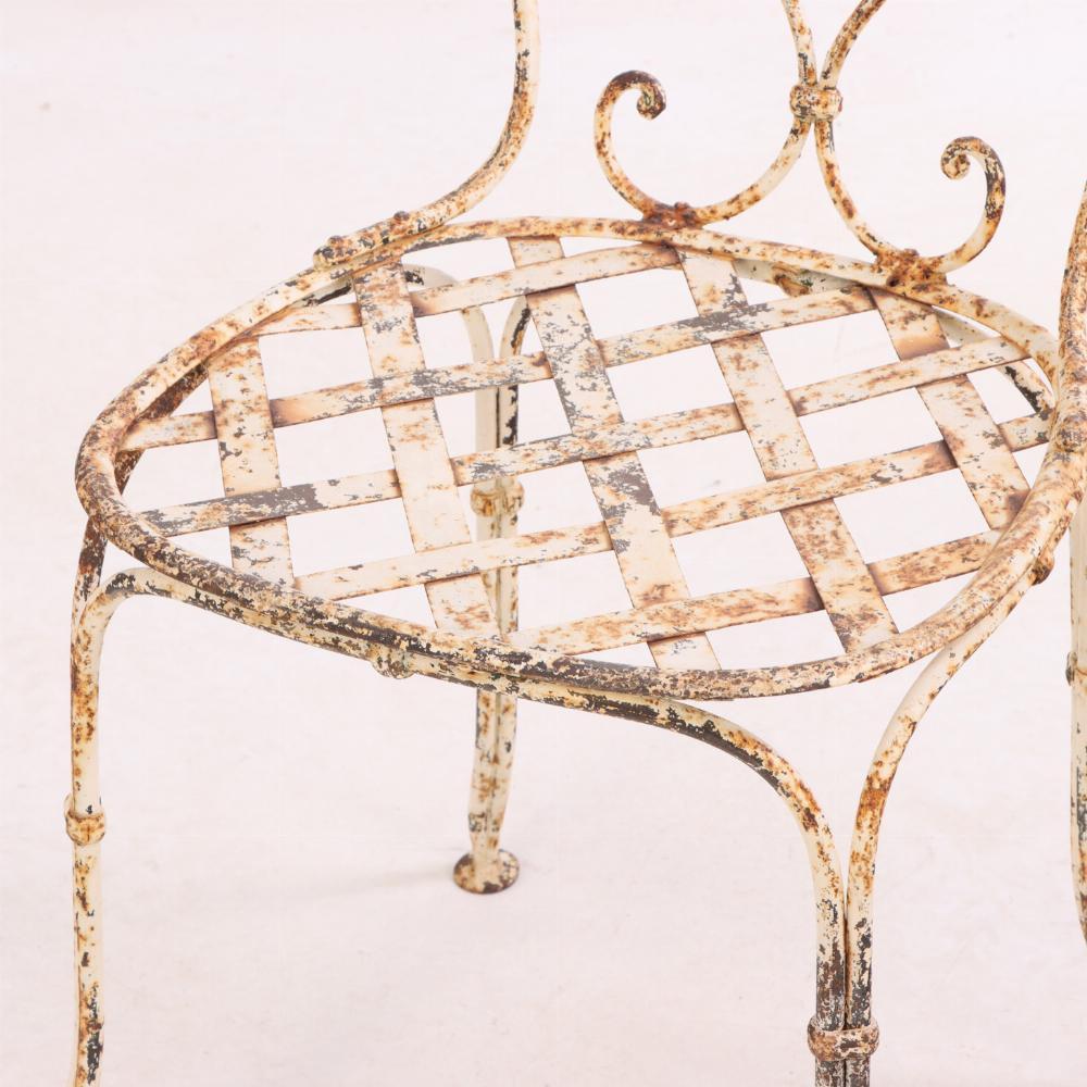 20ième siècle Un ensemble de 4 chaises de jardin en fer français, C. 1950. en vente
