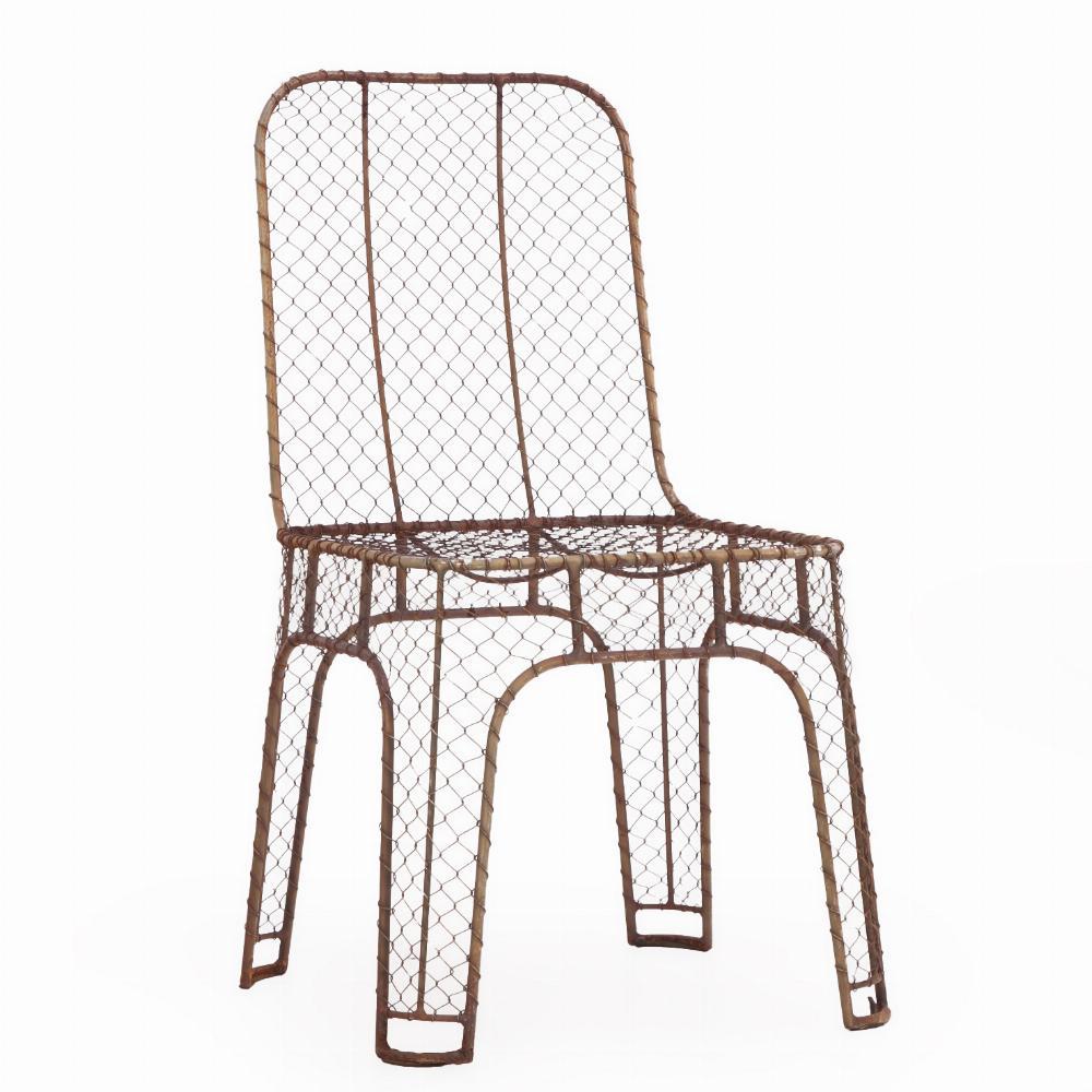 Le design de ces chaises d'appoint à armature métallique et base de style Eleg est un clin d'œil à l'architecture industrielle, alliant minimalisme et élégance technique. Le design s'inspire de l'esthétique moderniste du milieu du XXe siècle,