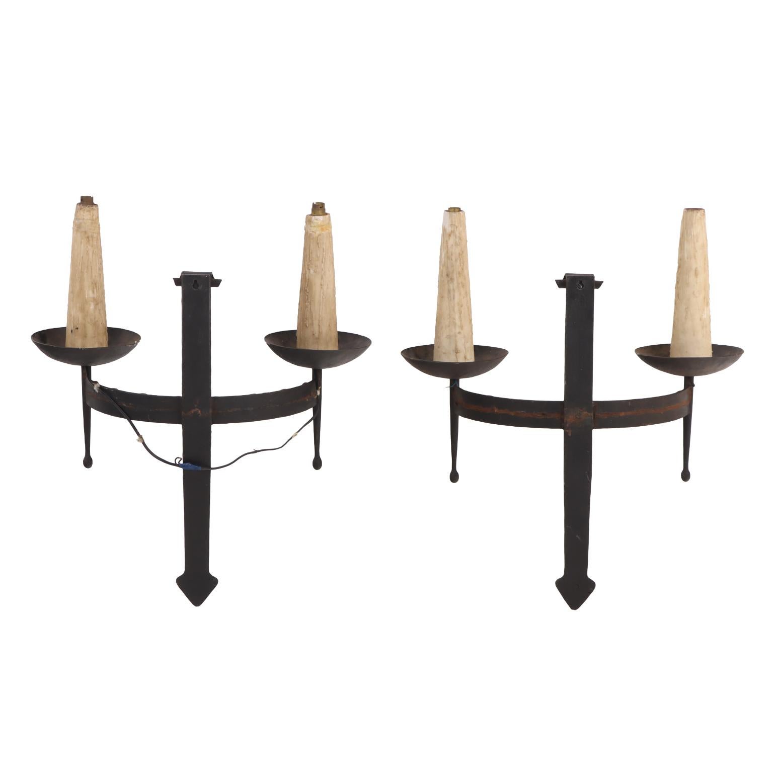 A set of 4 French large Gothic style iron wall sconces, C. 1950. For Sale 2