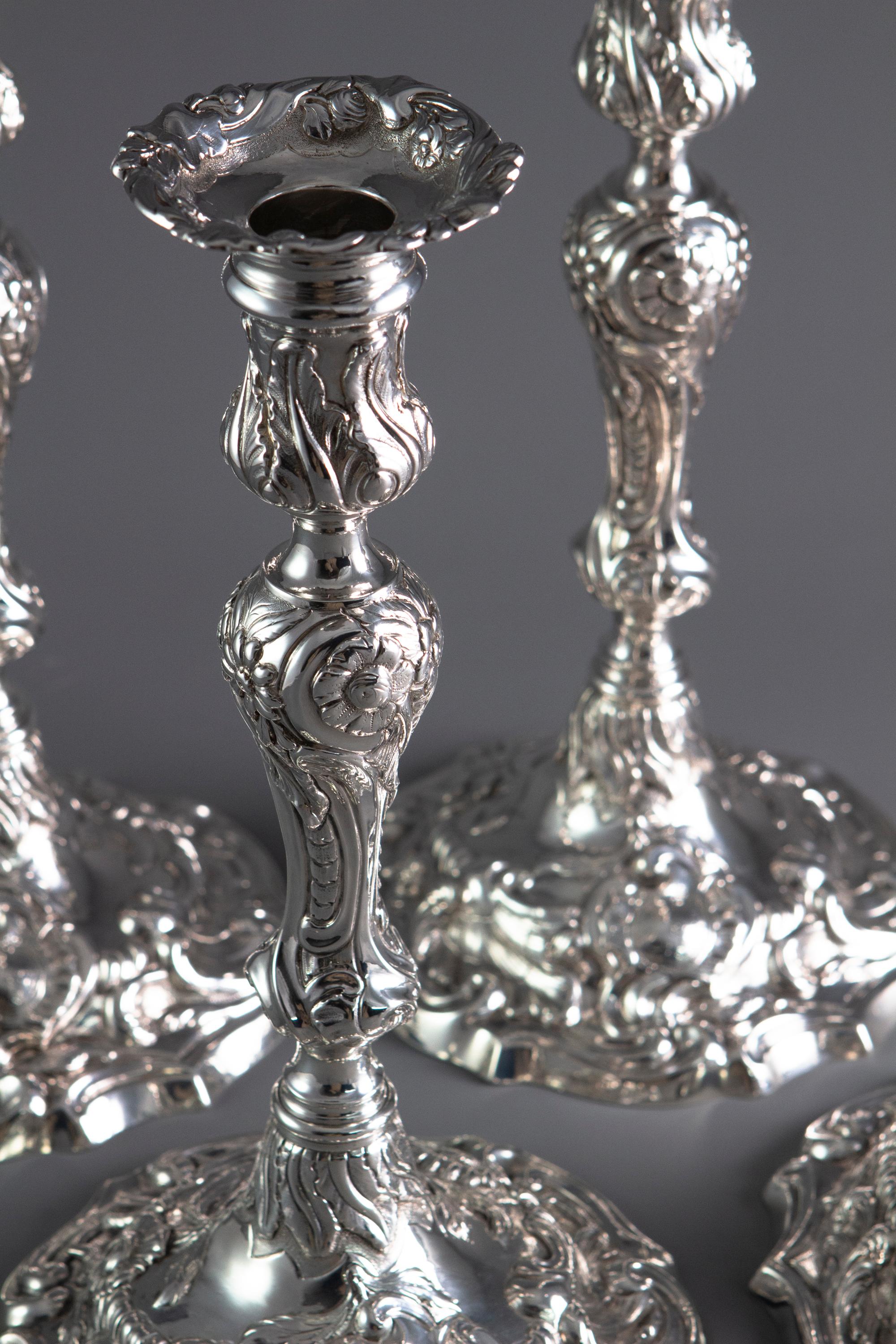 A Set of 4 George II Cast Silver Candlesticks, London 1753 by John Cafe In Good Condition In Cornwall, GB