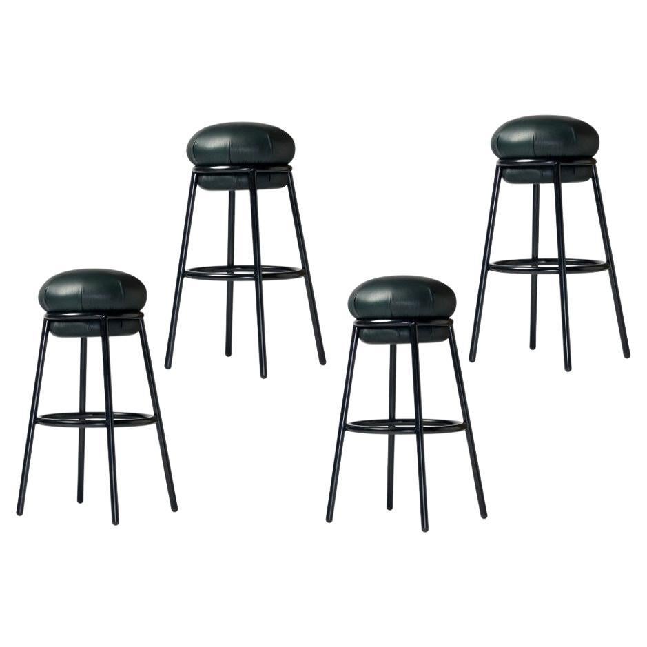 4 tabourets de bar Grasso en acier noir peint et encadré en cuir vert de Stephen Burks